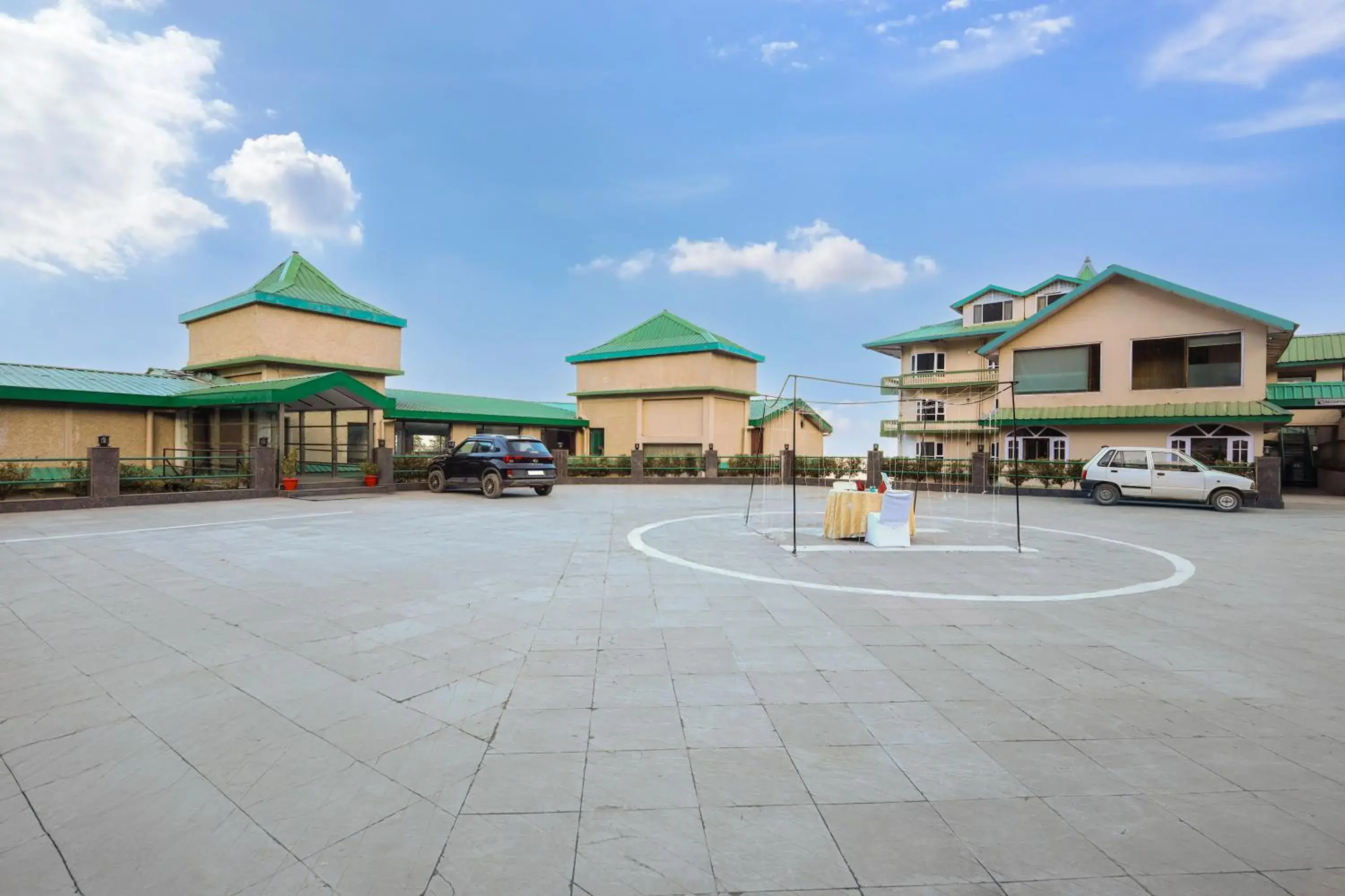 Property building in Sterling Kufri Property building in Sterling Kufri