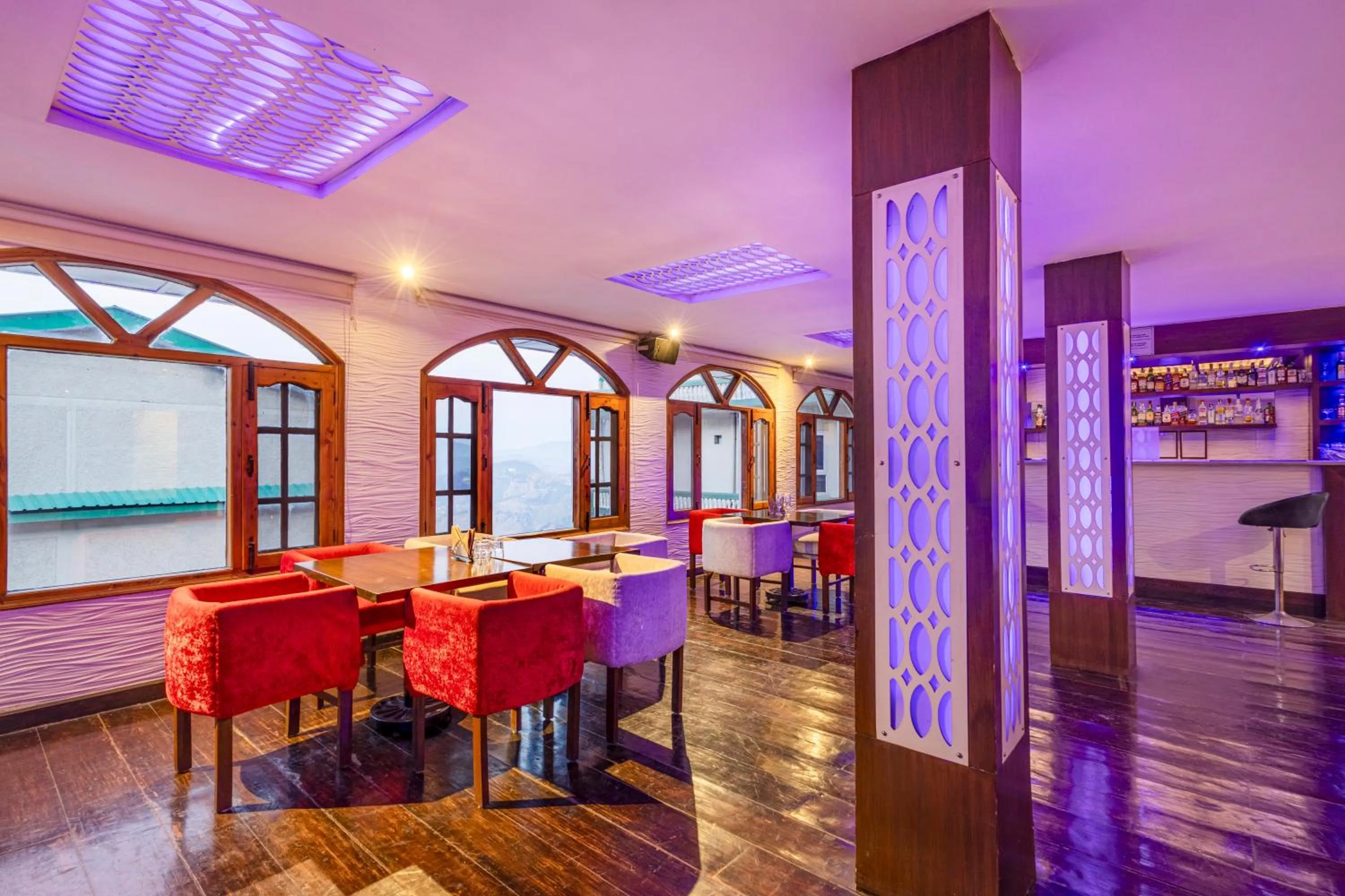 Lounge or bar in Sterling Kufri