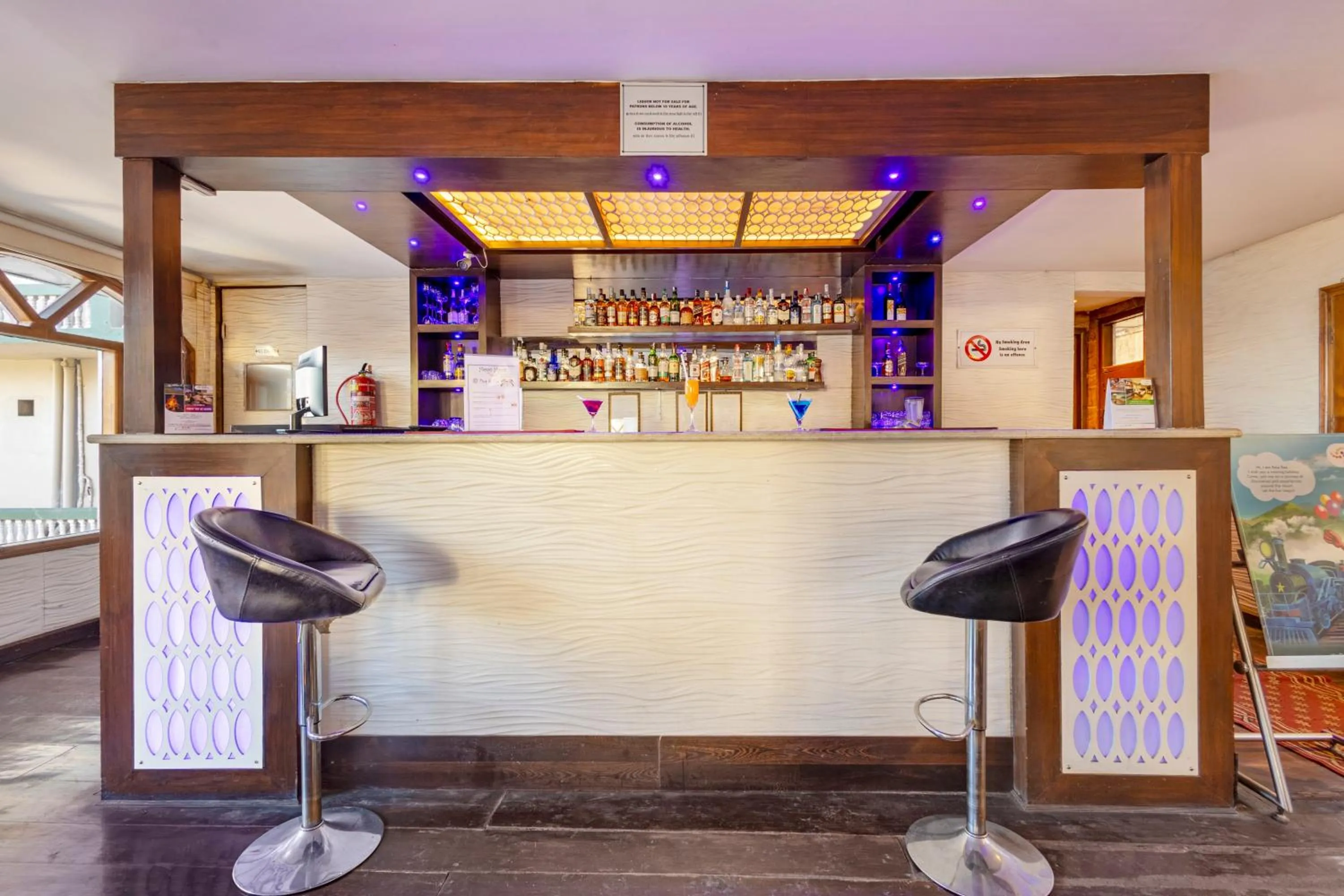 Lounge or bar in Sterling Kufri