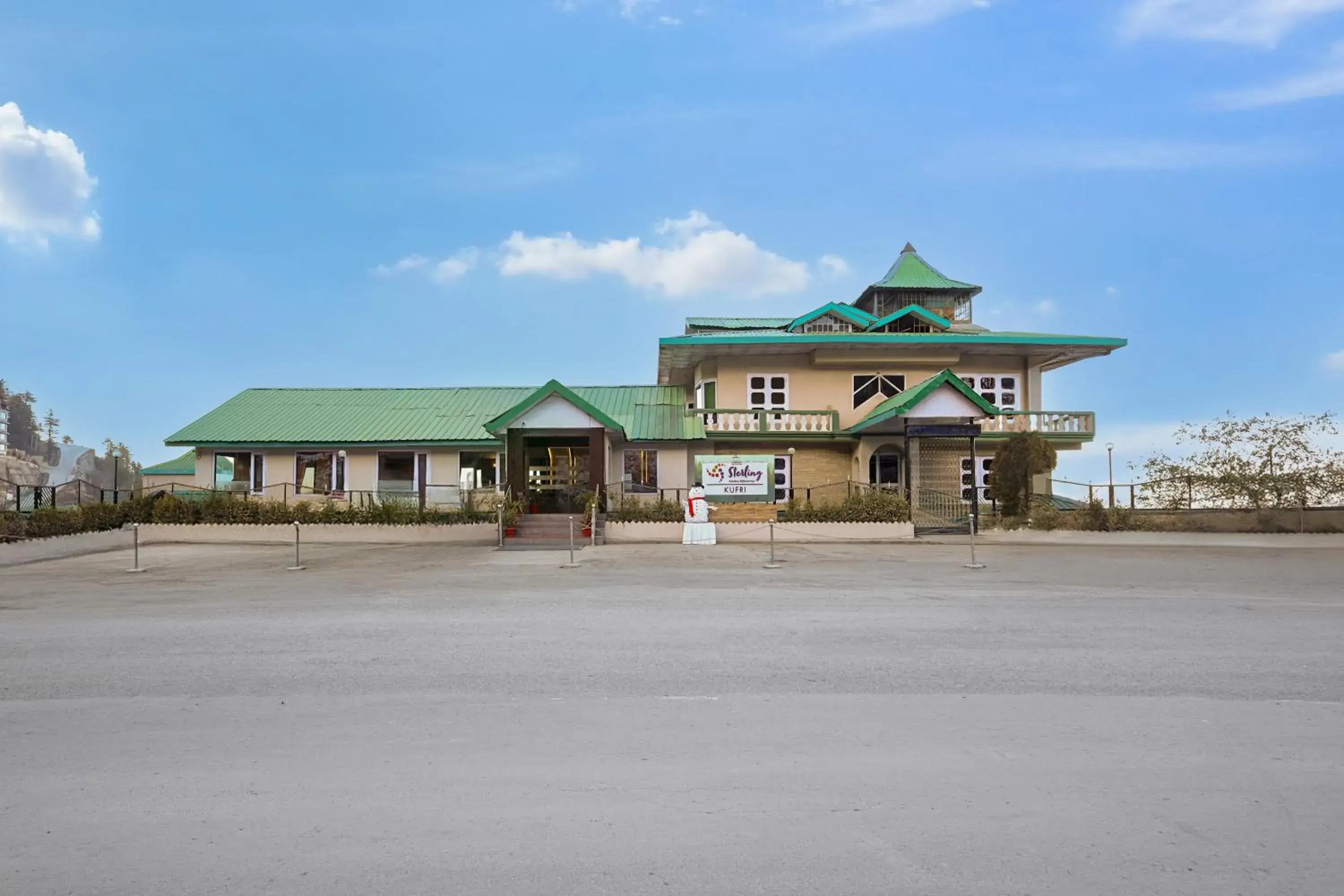 Property building in Sterling Kufri Property building in Sterling Kufri