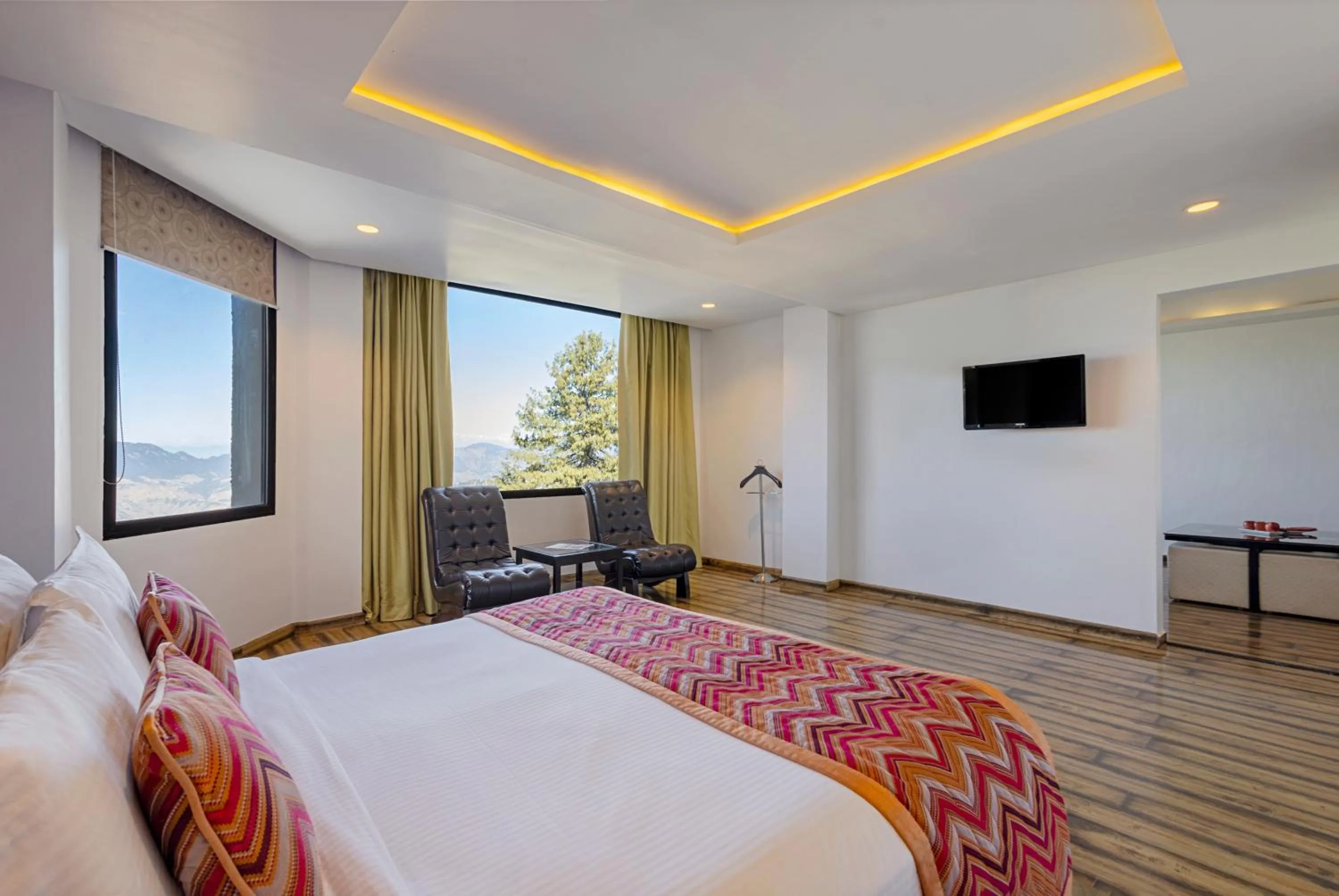 Bedroom, Bed in Sterling Kufri