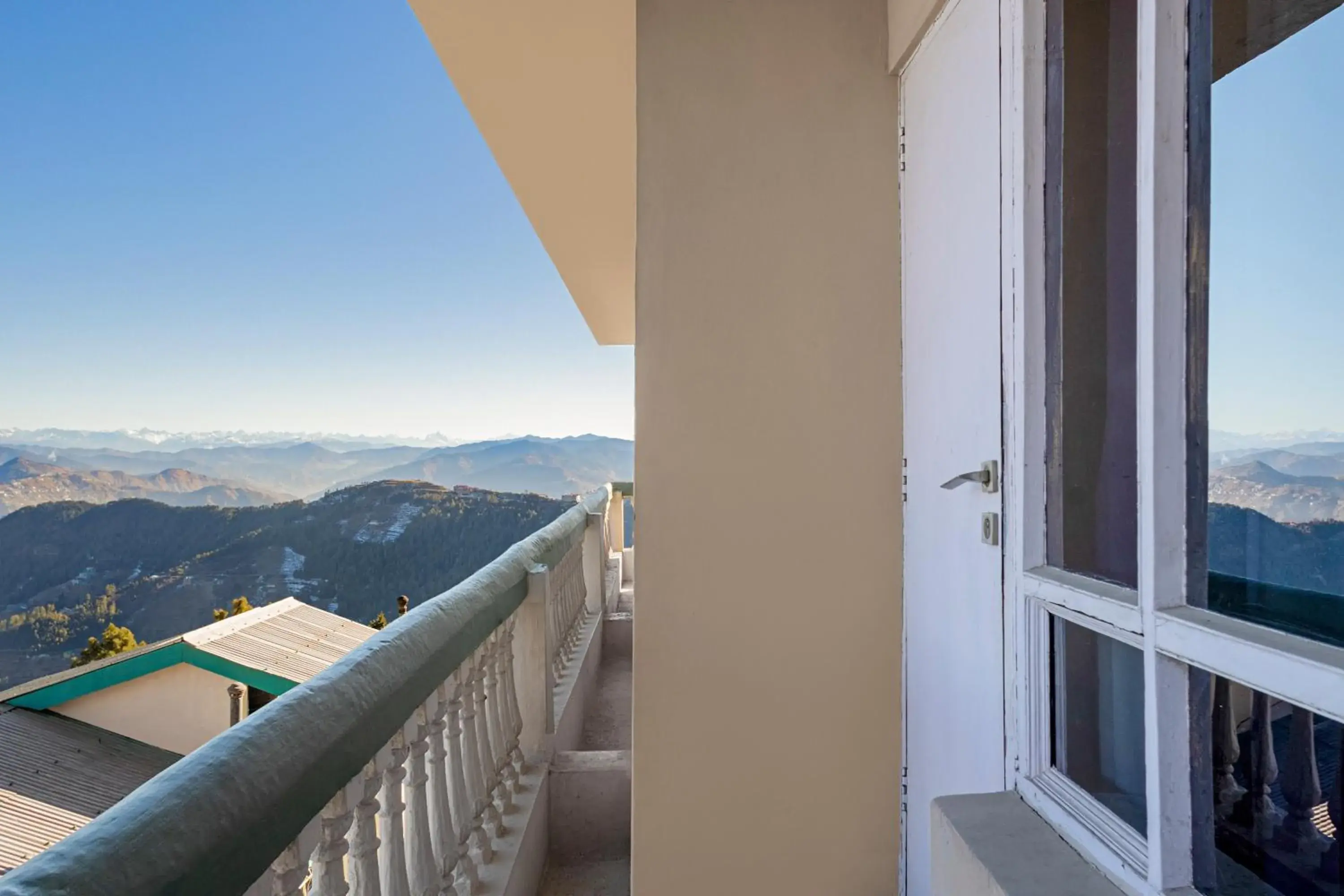 Valley View Premier Room With Balcony in Sterling Kufri Valley View Premier Room With Balcony in Sterling Kufri