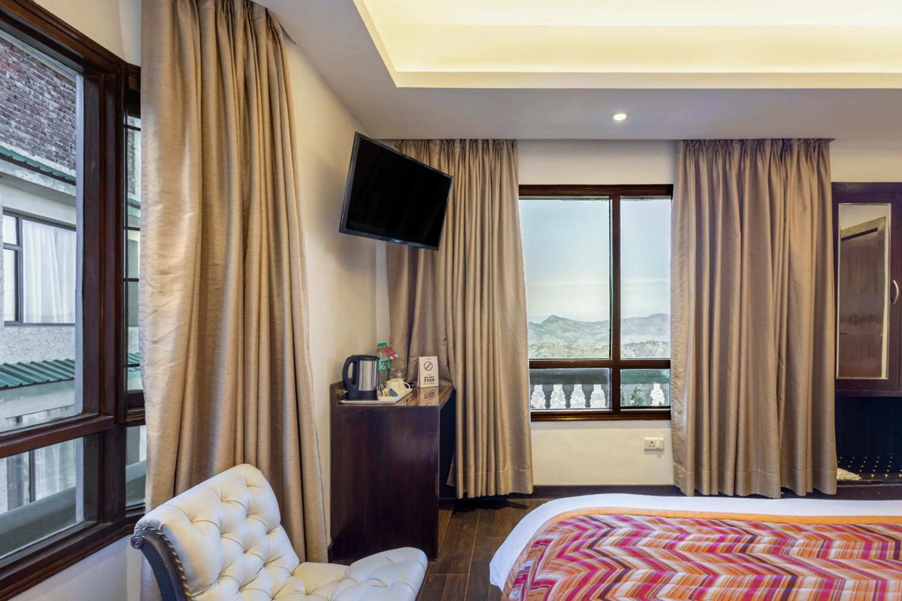 View (from property/room), Bed in Sterling Kufri