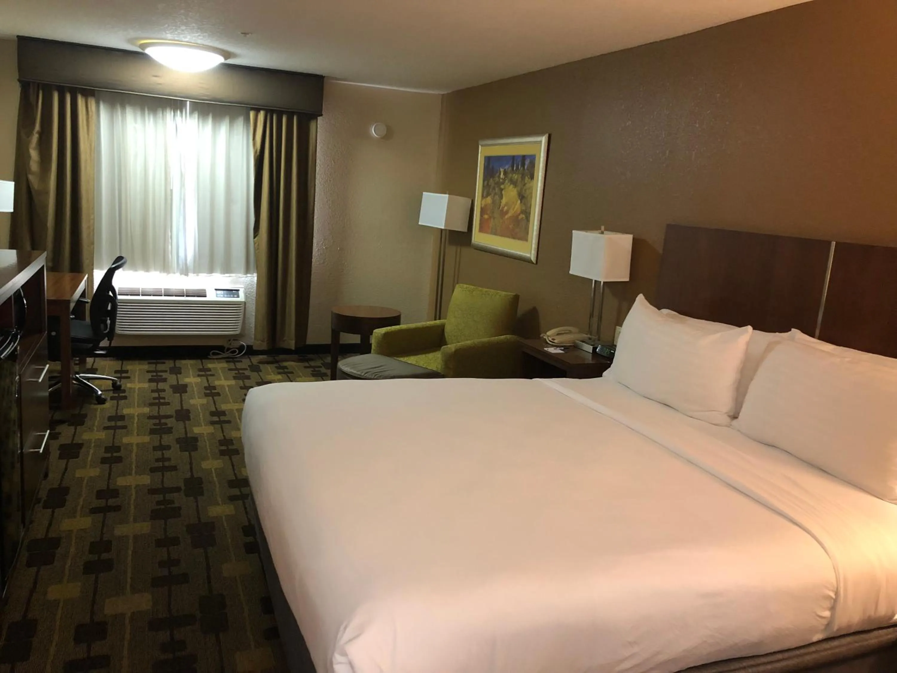 Bedroom, Bed in Holiday Inn Express Corning by IHG
