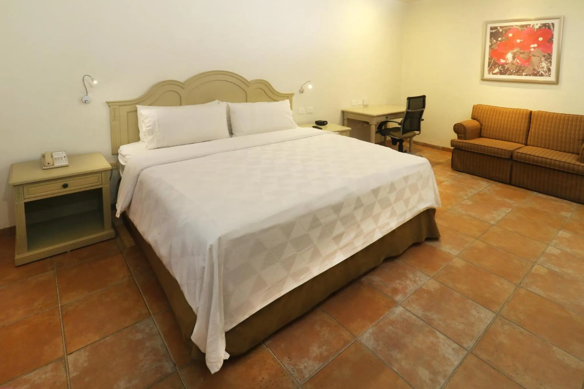 Photo of the whole room, Bed in Holiday Inn Ciudad Del Carmen by IHG