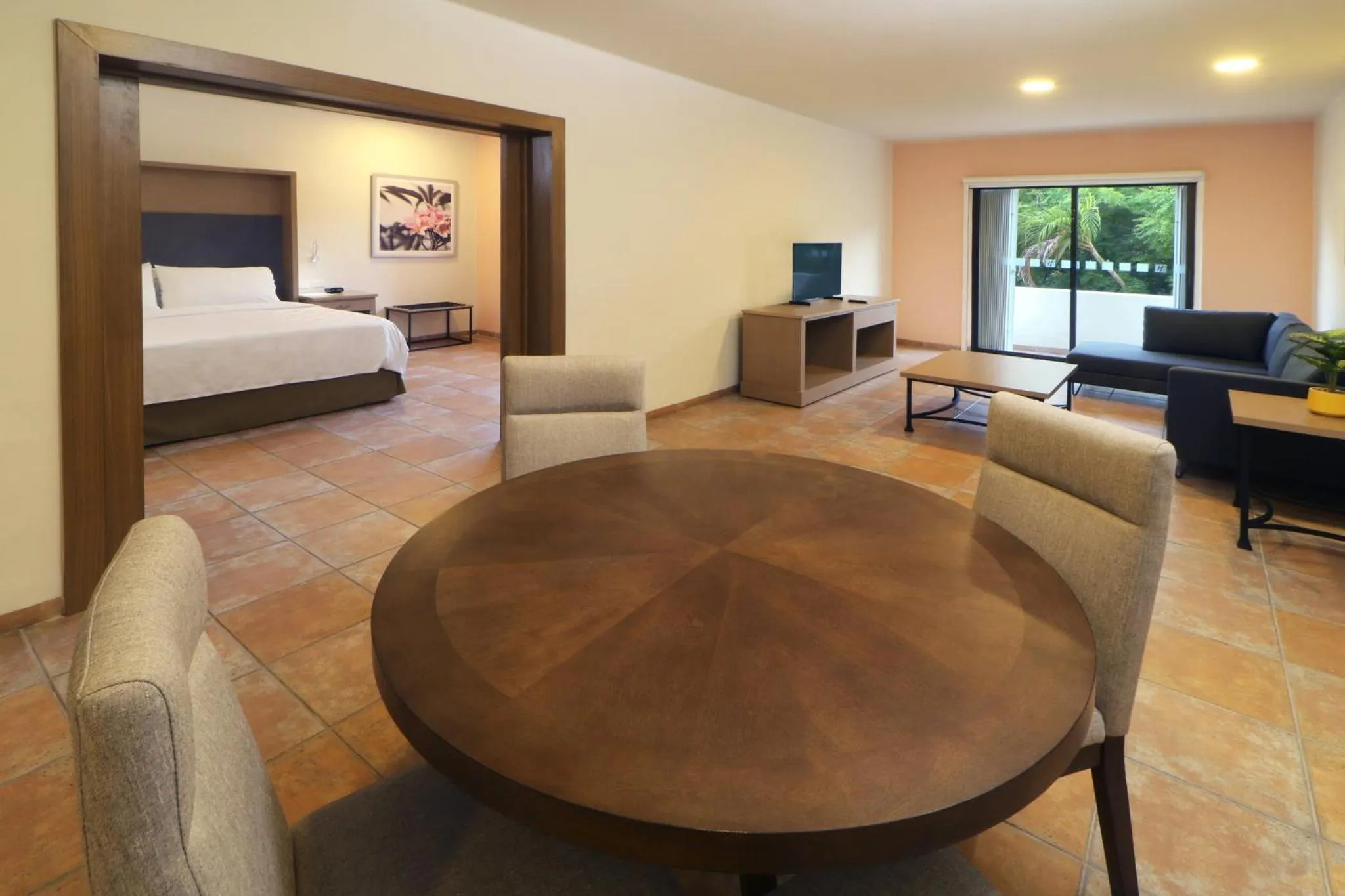 Photo of the whole room, Bed in Holiday Inn Ciudad Del Carmen by IHG