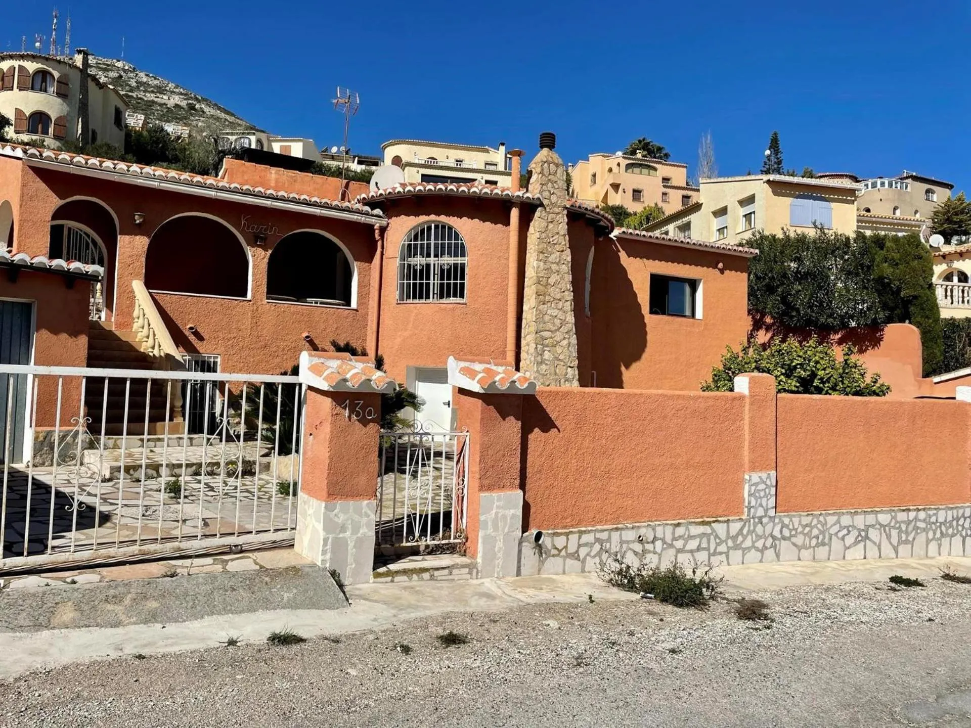 Facade/entrance in Villa June