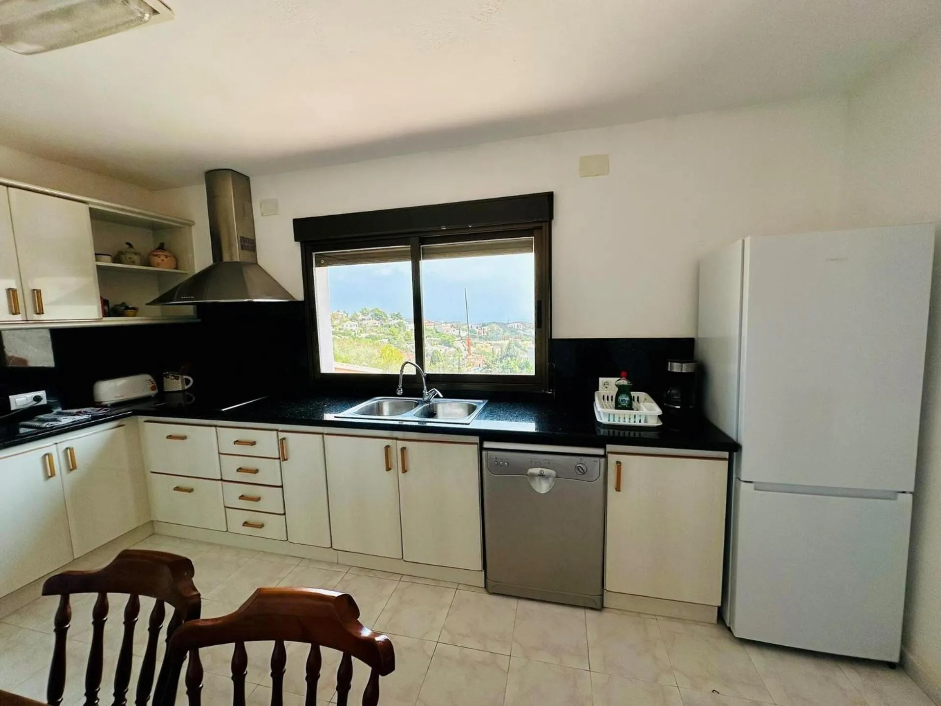 Kitchen or kitchenette in Villa June