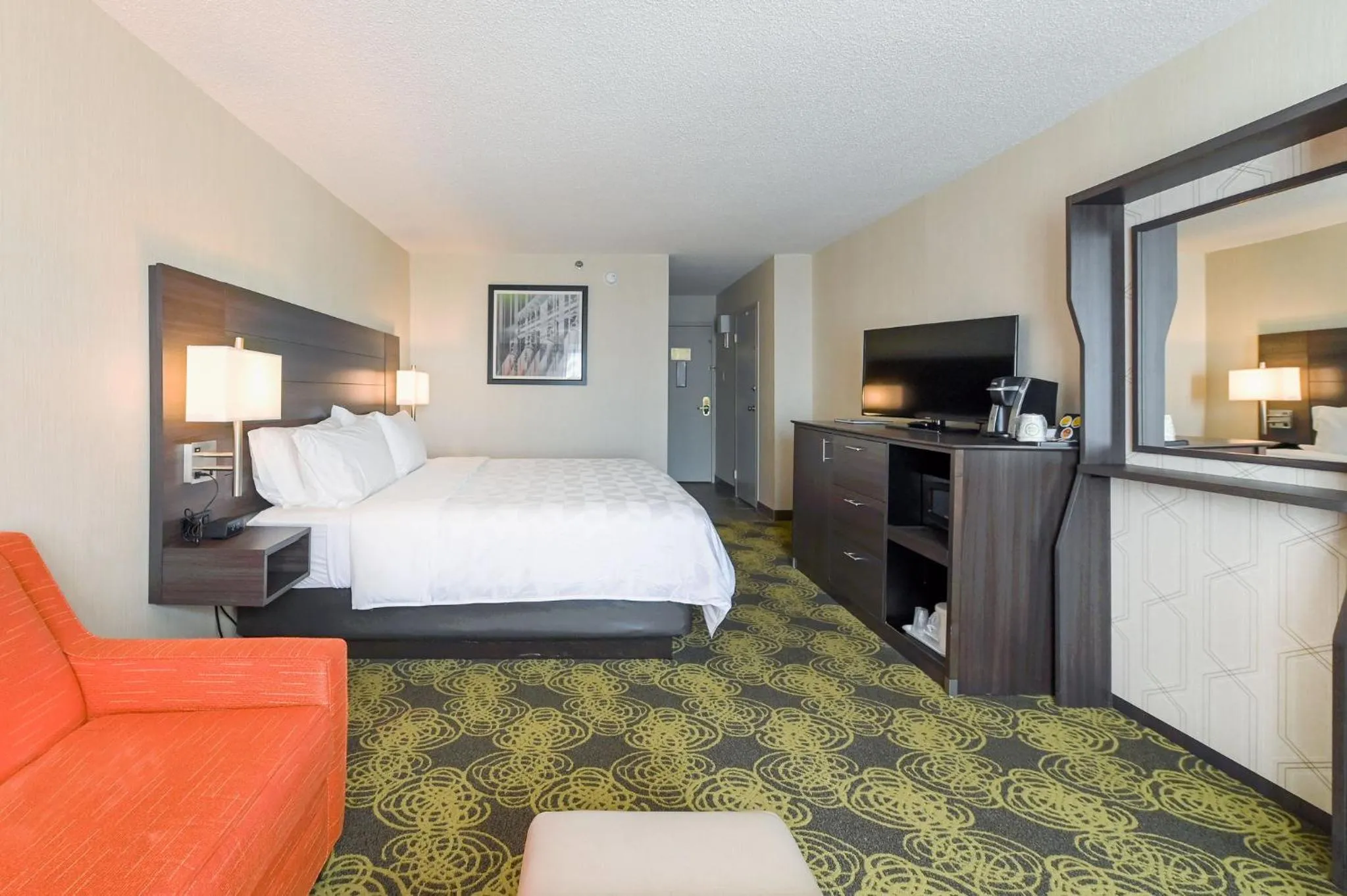 Photo of the whole room, Bed in Holiday Inn University Area Charlottesville by IHG