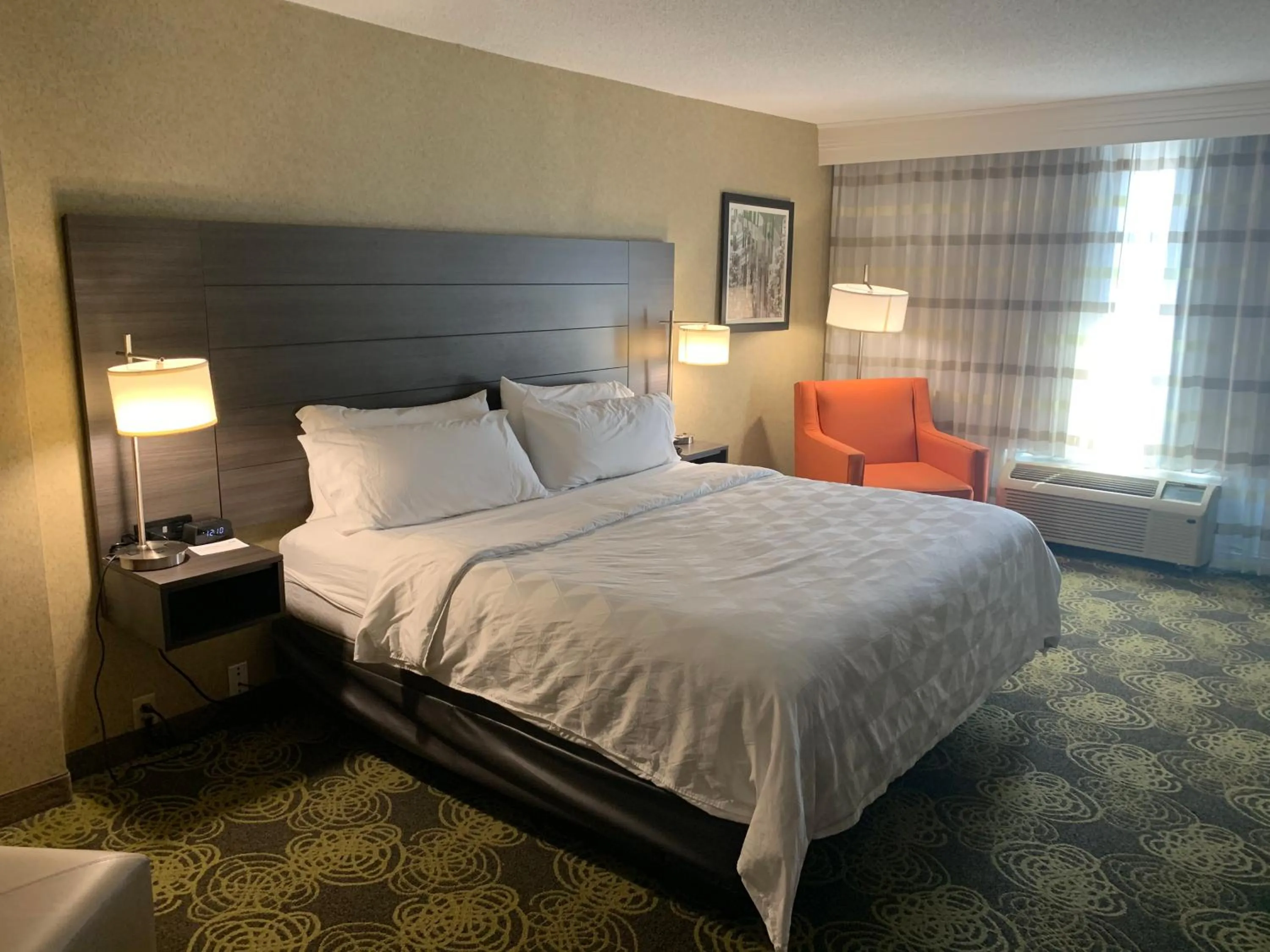 Bed in Holiday Inn University Area Charlottesville by IHG