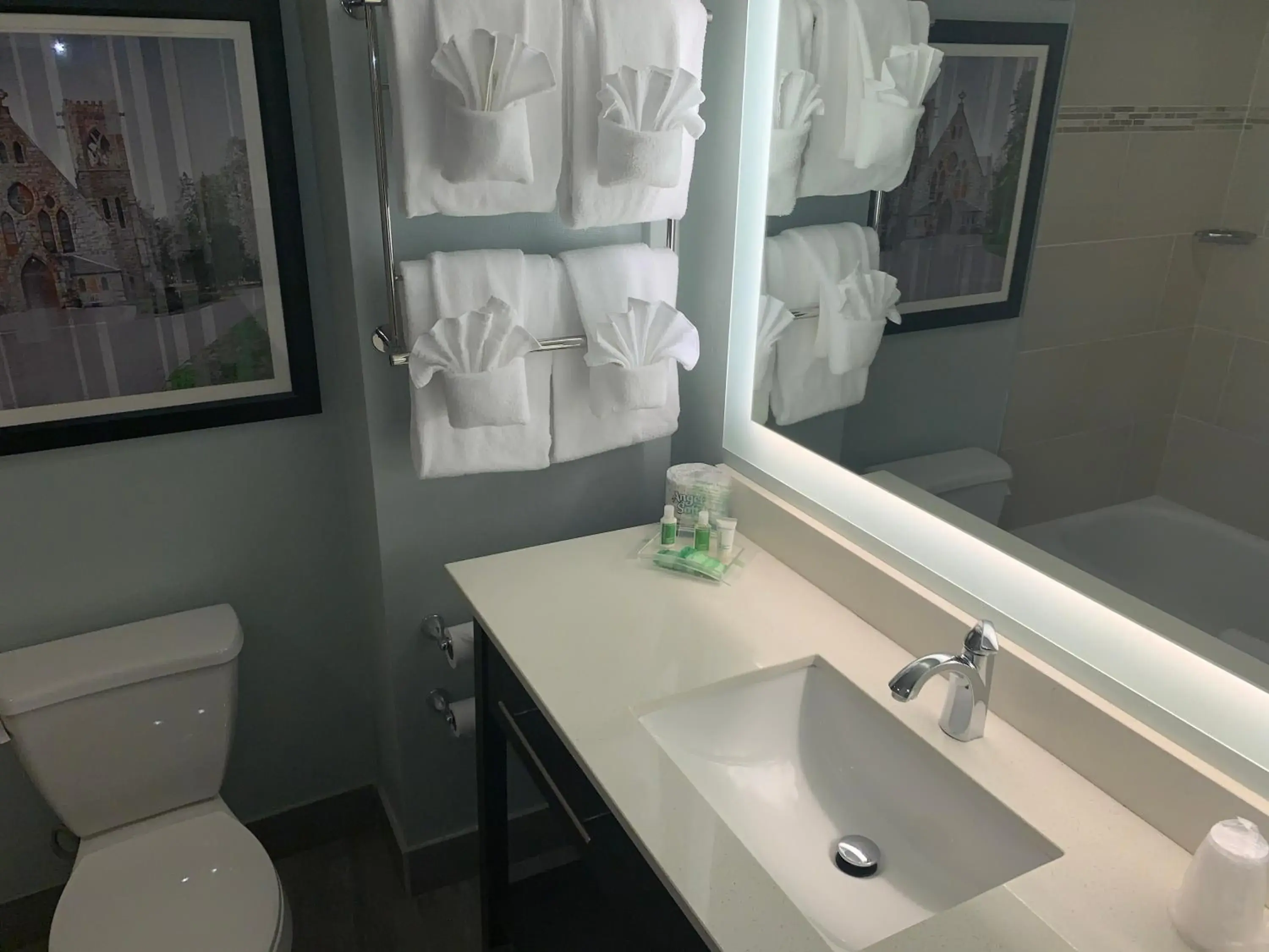 Standard Queen Room with Two Queen Beds in Holiday Inn University Area Charlottesville by IHG Standard Queen Room with Two Queen Beds in Holiday Inn University Area Charlottesville by IHG