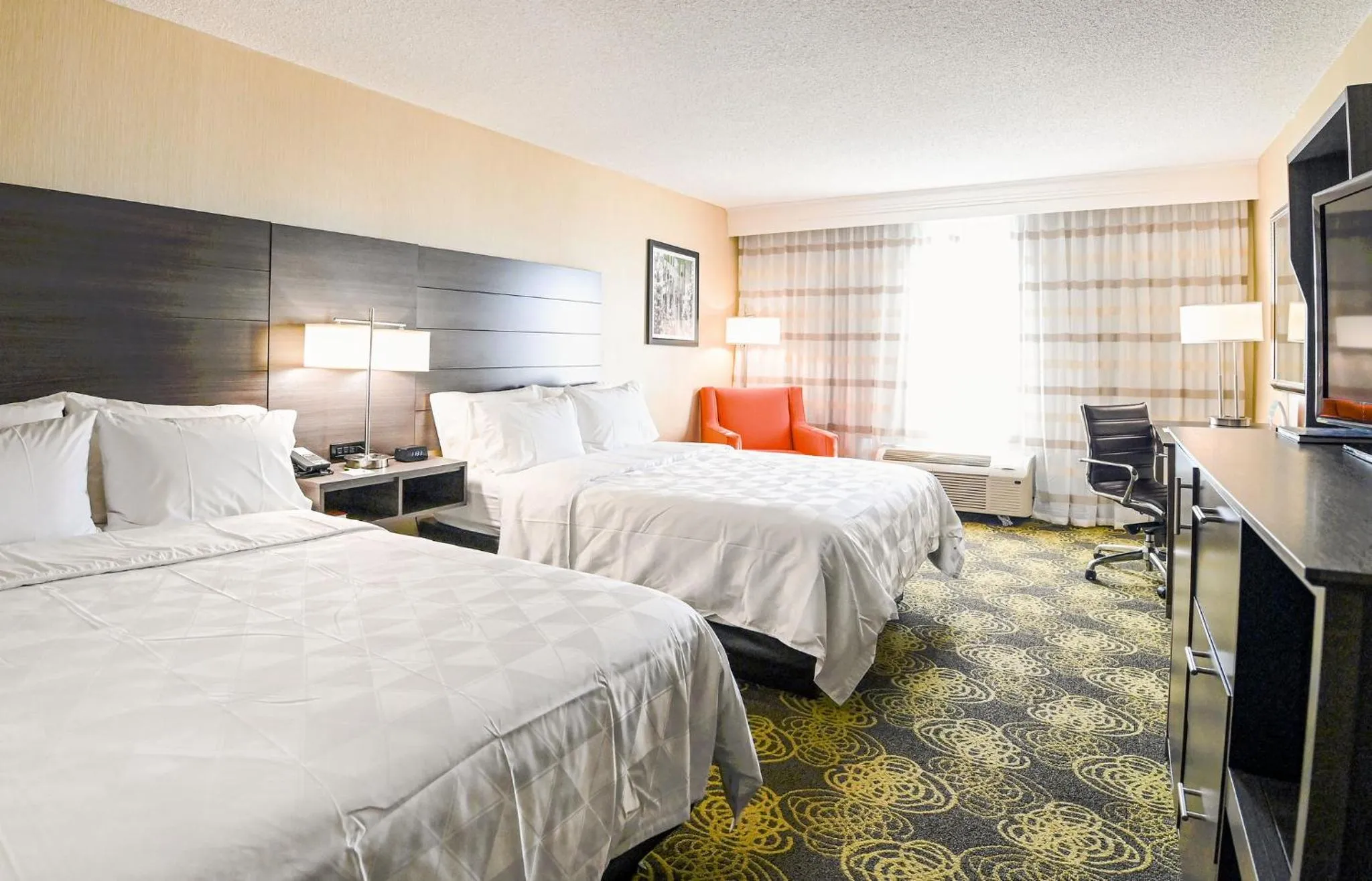 Photo of the whole room, Bed in Holiday Inn University Area Charlottesville by IHG