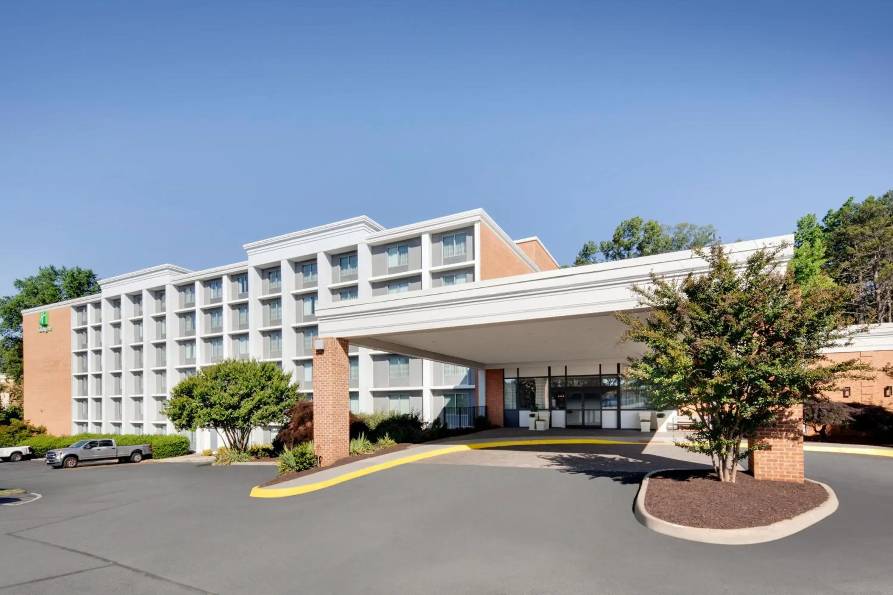 Property building in Holiday Inn University Area Charlottesville by IHG Property building in Holiday Inn University Area Charlottesville by IHG