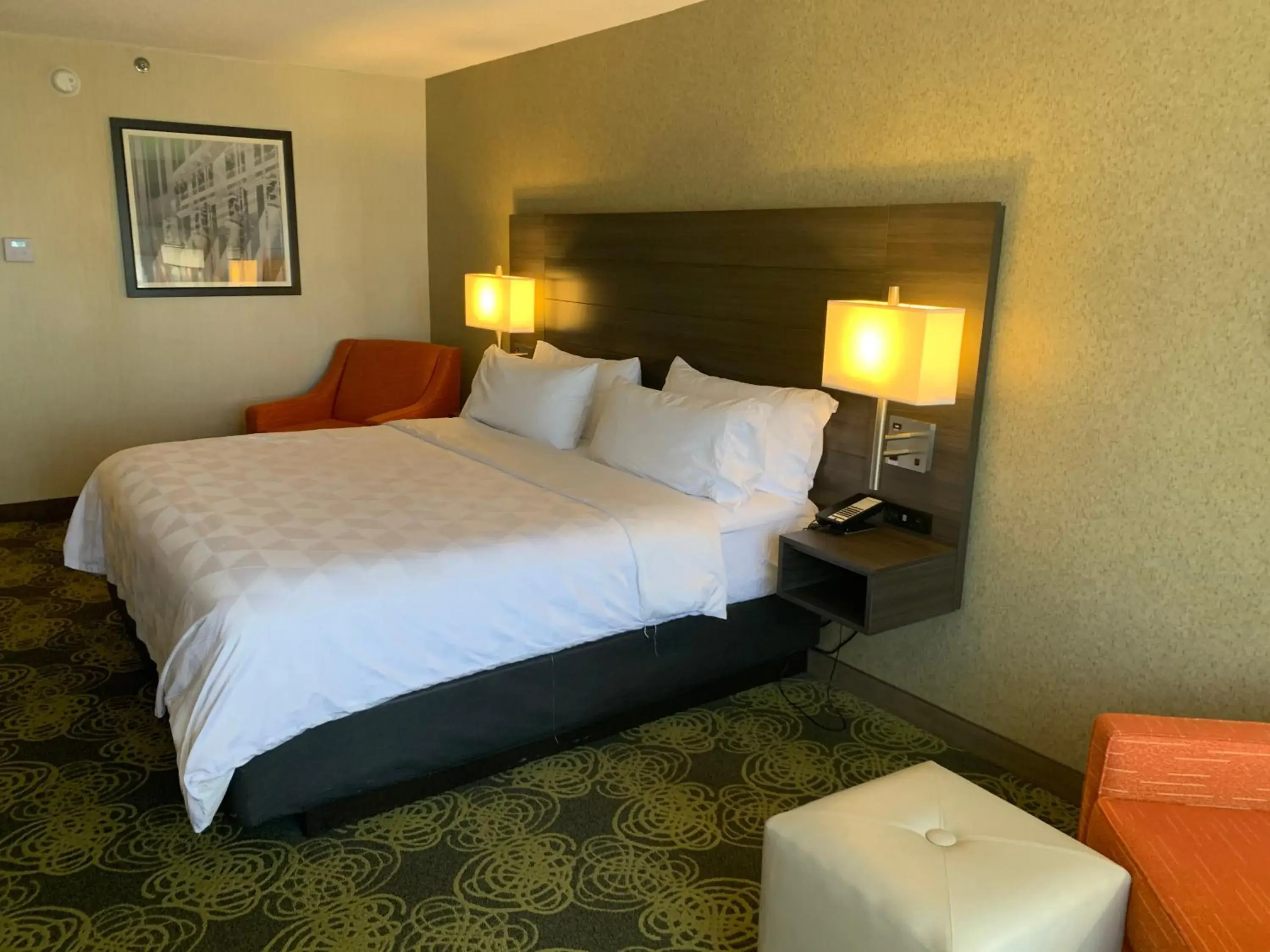 Bed in Holiday Inn University Area Charlottesville by IHG Bed in Holiday Inn University Area Charlottesville by IHG