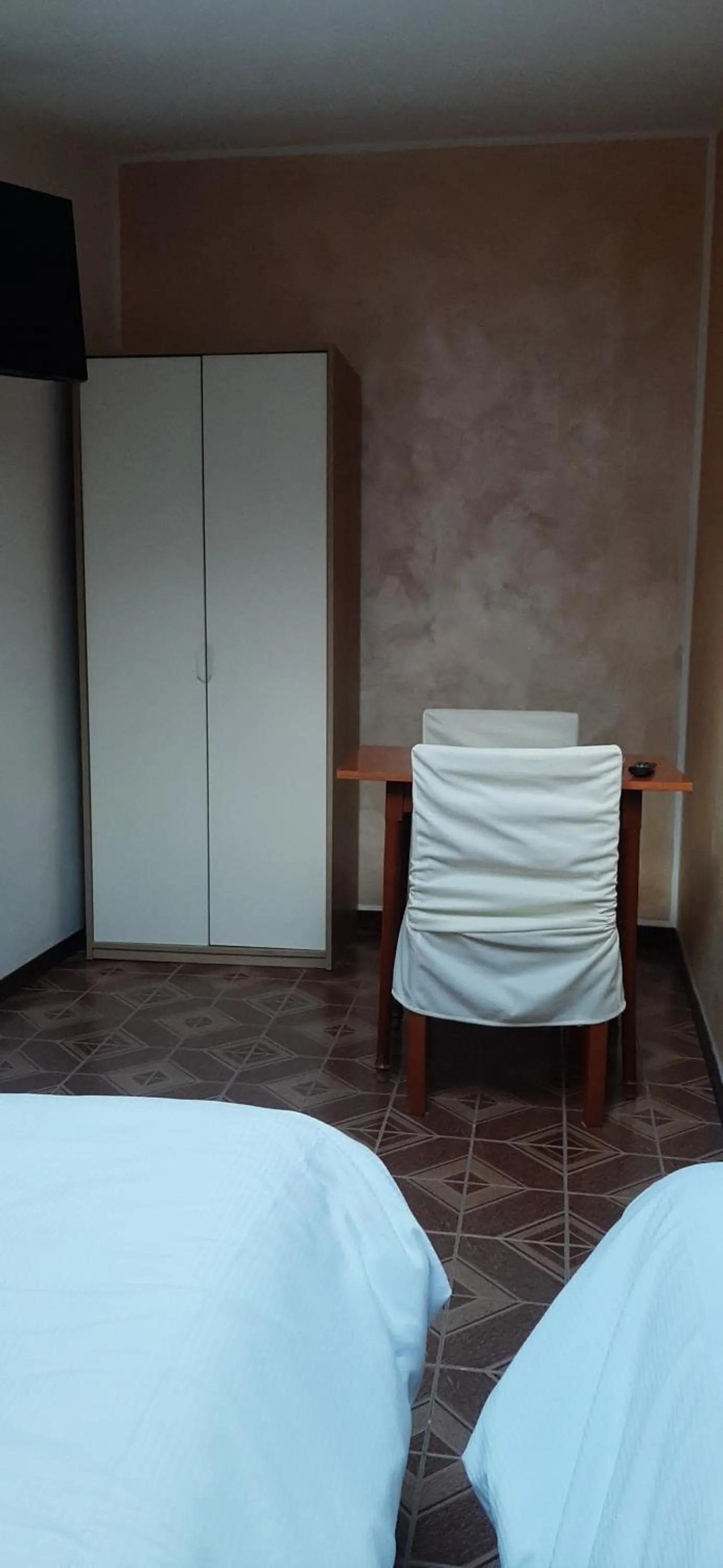 wardrobe in Camere Porto Vecchio con parcheggio a pochi passi dal castello