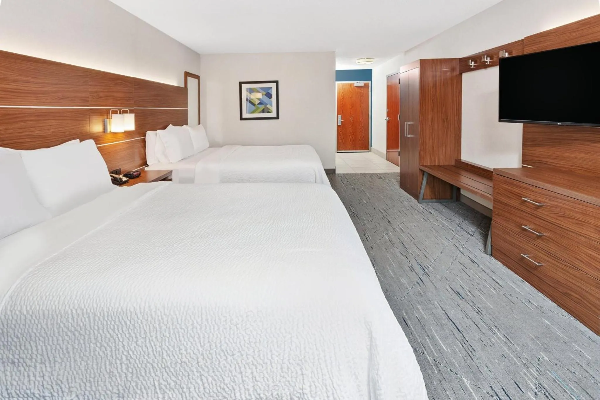 Photo of the whole room, Bed in Holiday Inn Express Hotel & Suites Urbana-Champaign-U of I Area by IHG
