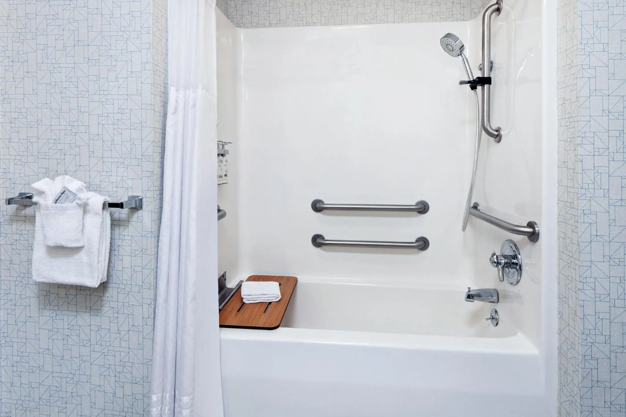 Photo of the whole room in Holiday Inn Express Hotel & Suites Urbana-Champaign-U of I Area by IHG