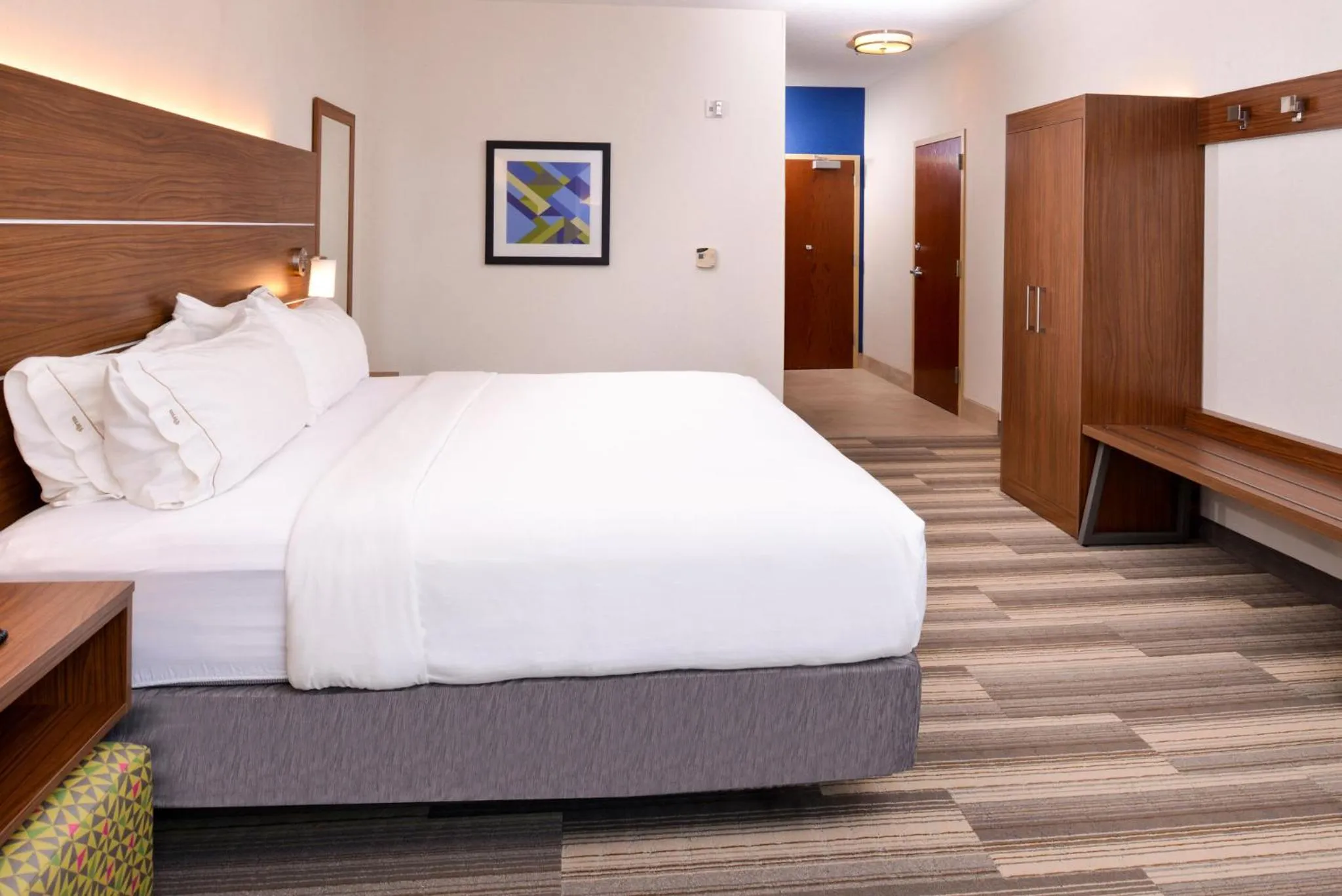 Photo of the whole room, Bed in Holiday Inn Express Hotel & Suites Urbana-Champaign-U of I Area by IHG
