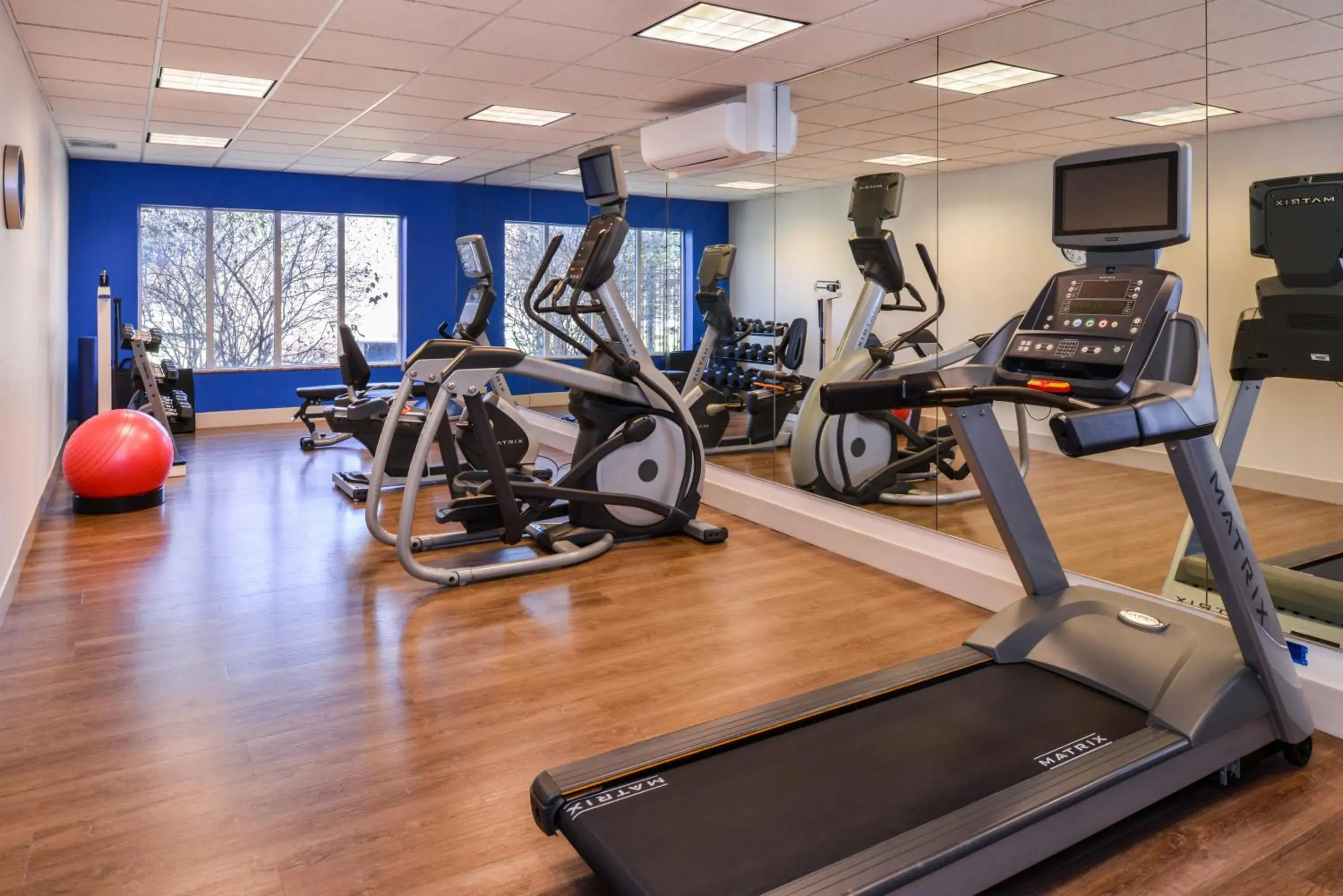 Fitness centre/facilities in Holiday Inn Express Hotel & Suites Urbana-Champaign-U of I Area by IHG Fitness centre/facilities in Holiday Inn Express Hotel & Suites Urbana-Champaign-U of I Area by IHG