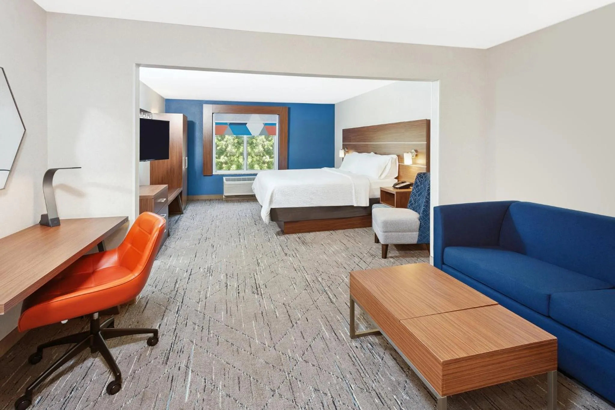 Photo of the whole room in Holiday Inn Express Hotel & Suites Urbana-Champaign-U of I Area by IHG