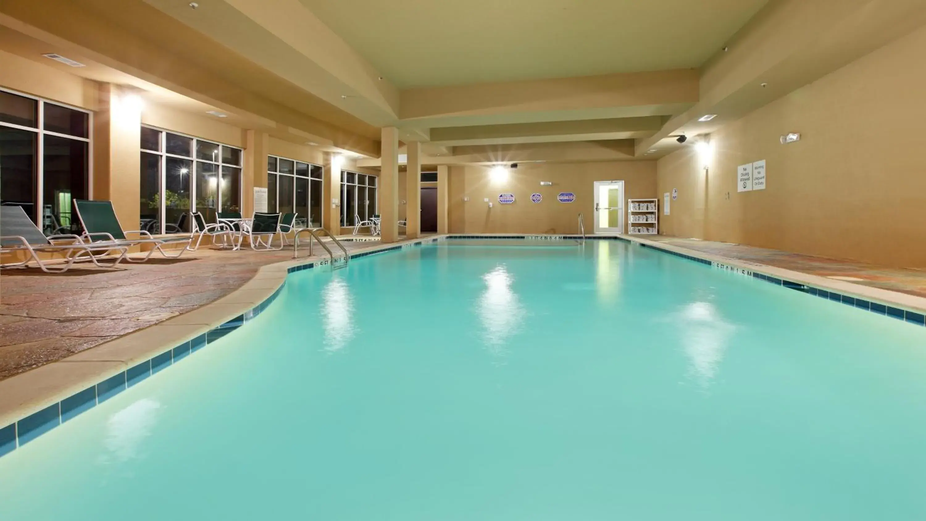 Swimming pool in Holiday Inn Garland by IHG Swimming pool in Holiday Inn Garland by IHG