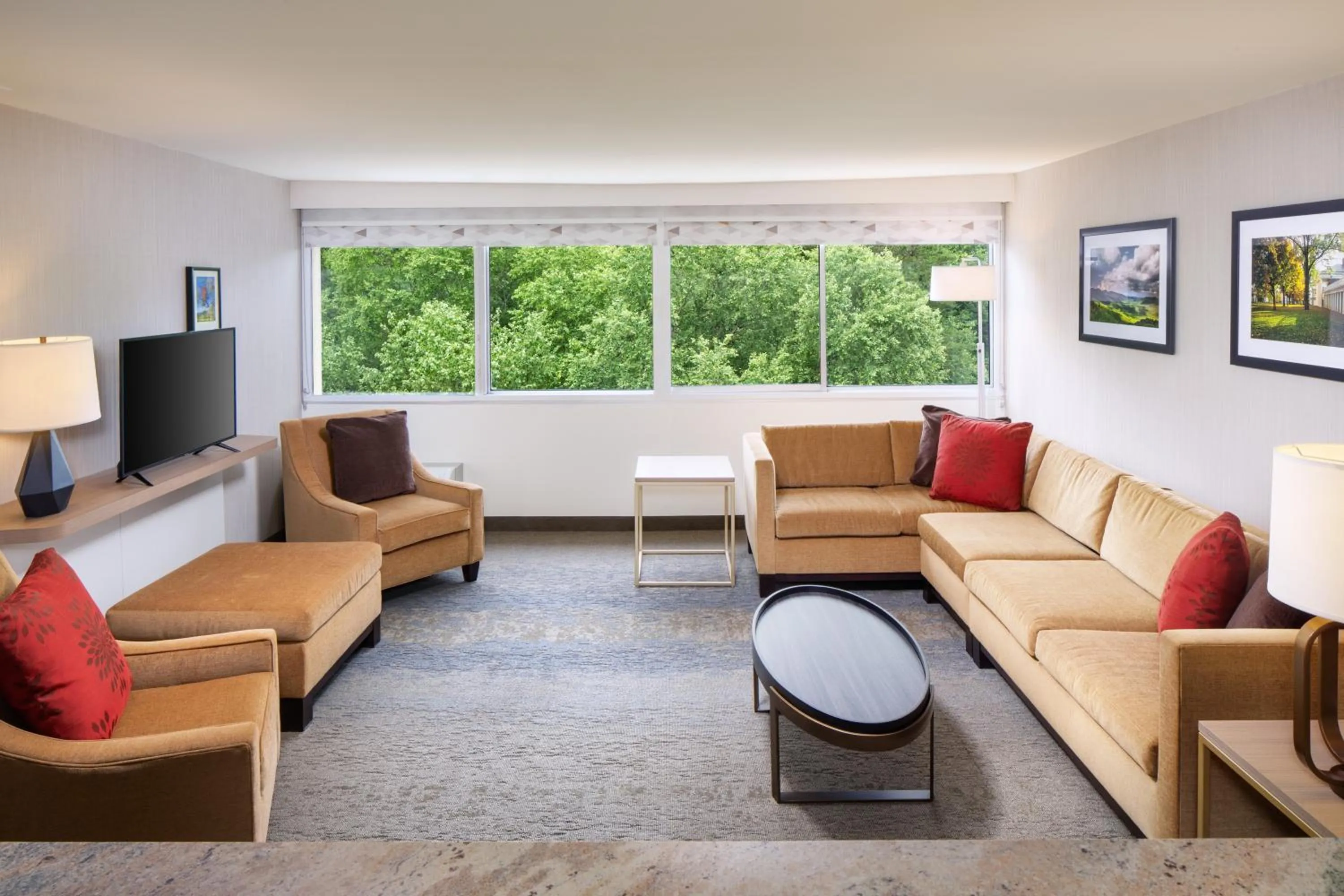 Bedroom in Holiday Inn Charlottesville-Monticello by IHG