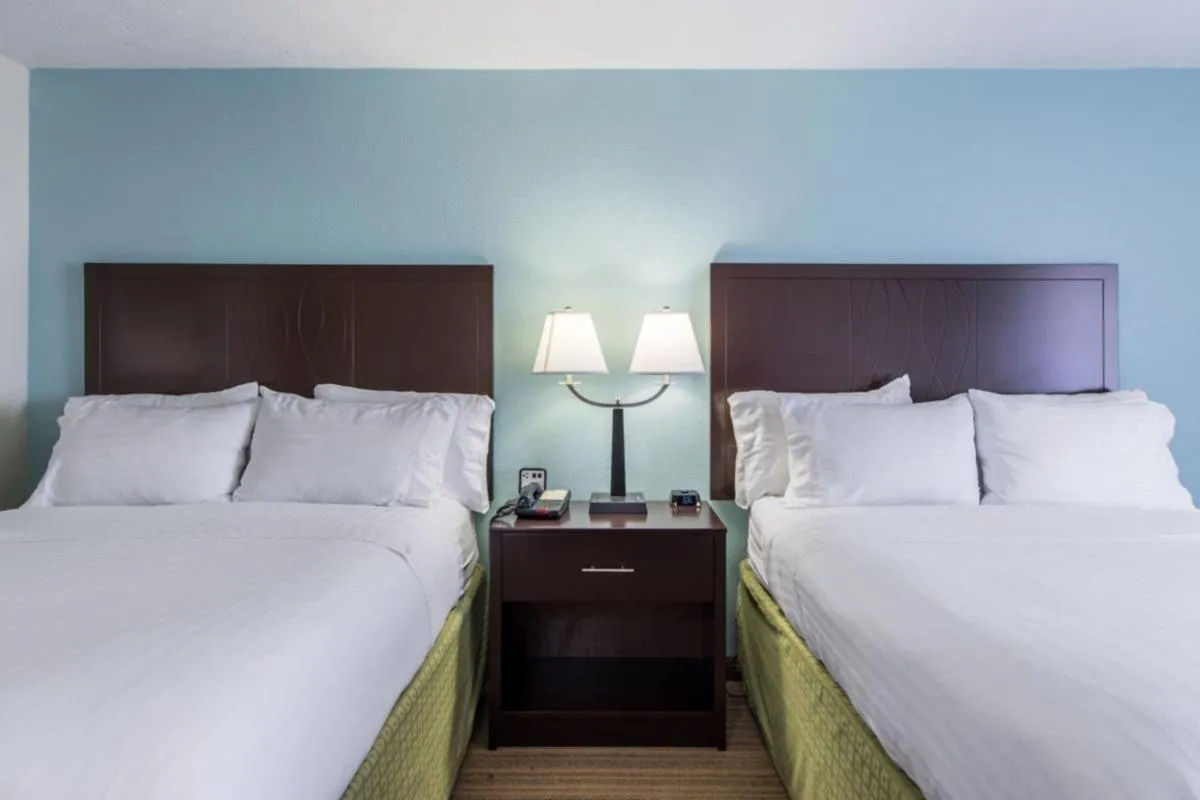 Bed in Holiday Inn Express Dandridge by IHG