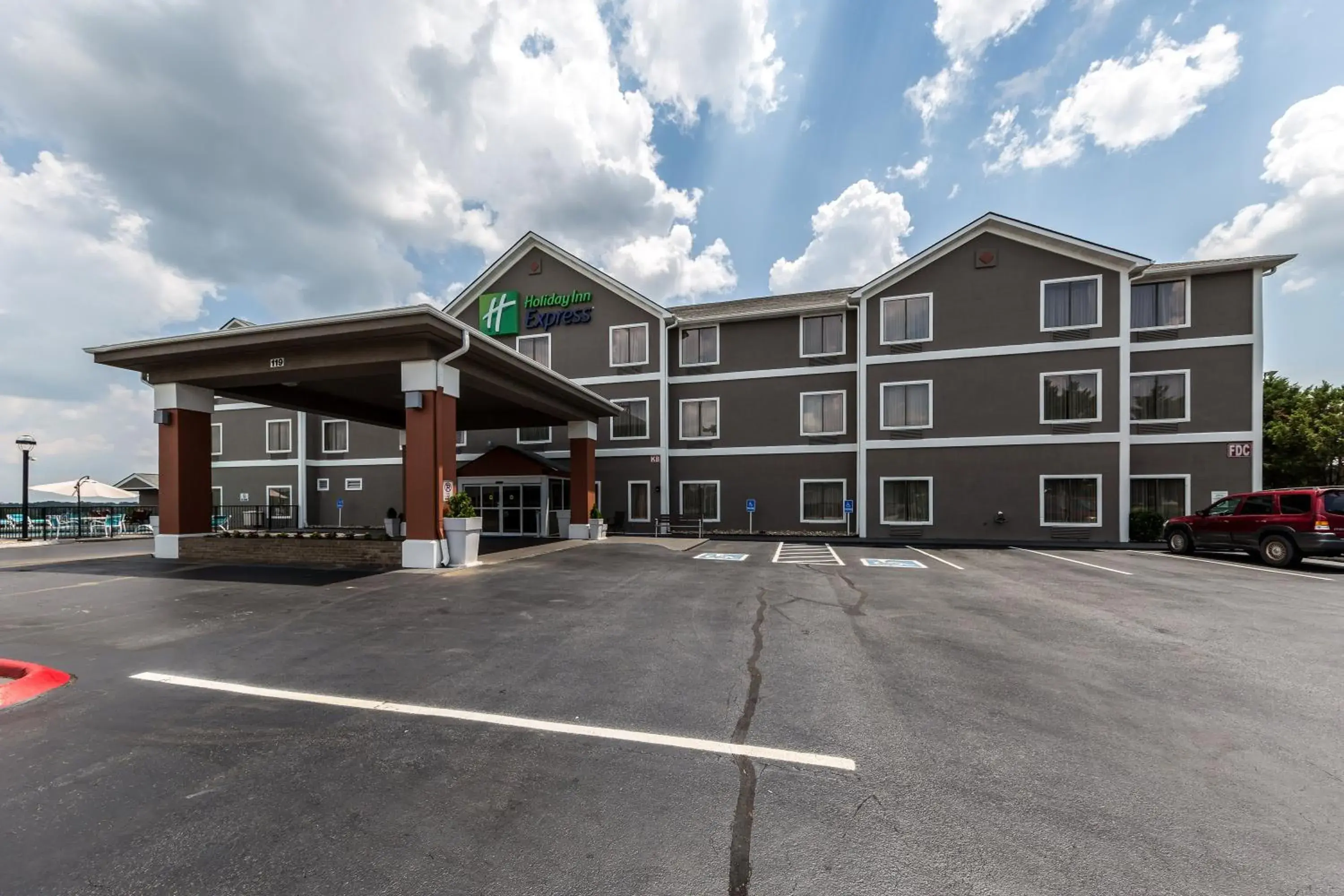 Property building in Holiday Inn Express Dandridge by IHG Property building in Holiday Inn Express Dandridge by IHG