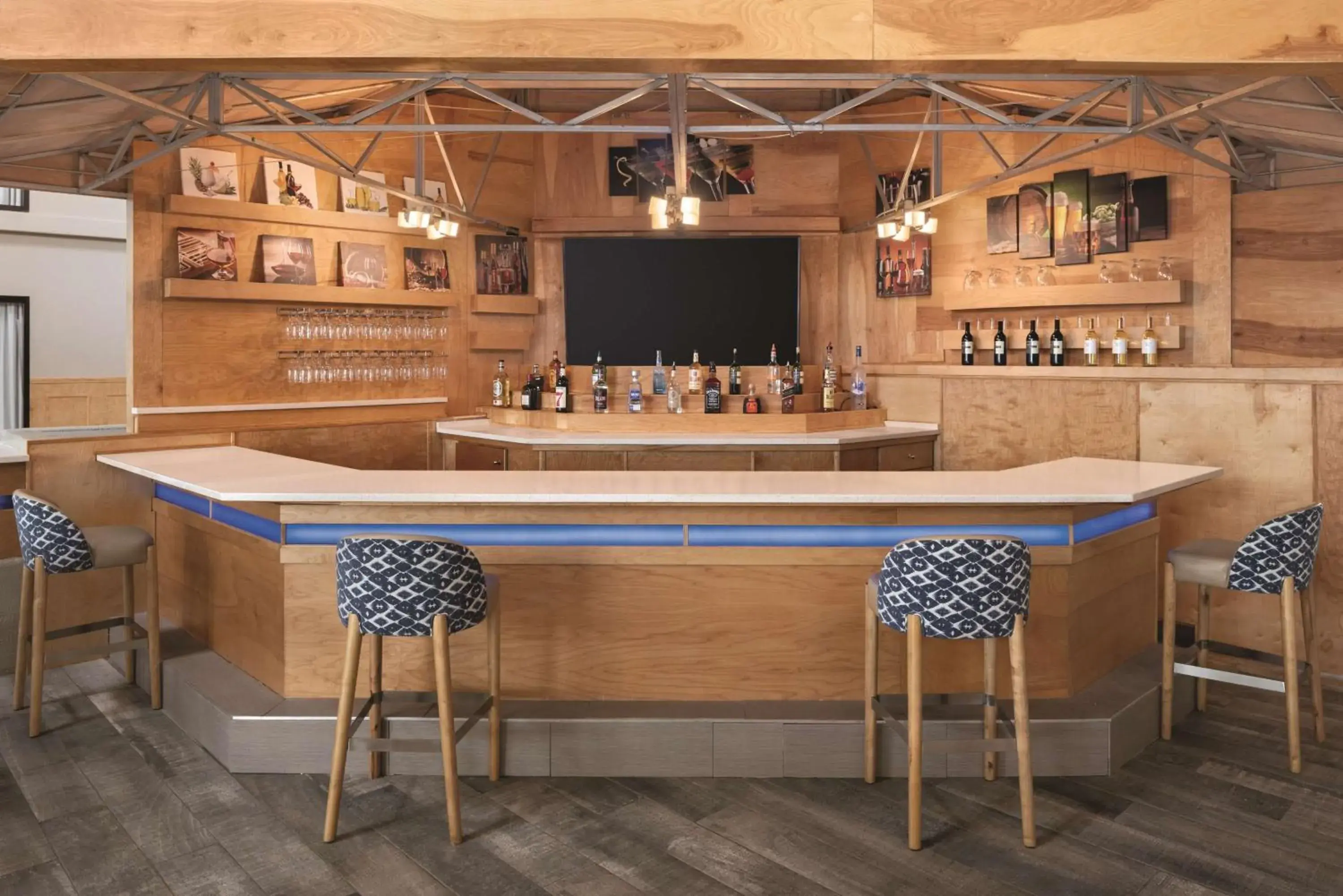 Lounge or bar in Wyndham Garden Conference Center Champaign - Urbana Lounge or bar in Wyndham Garden Conference Center Champaign - Urbana