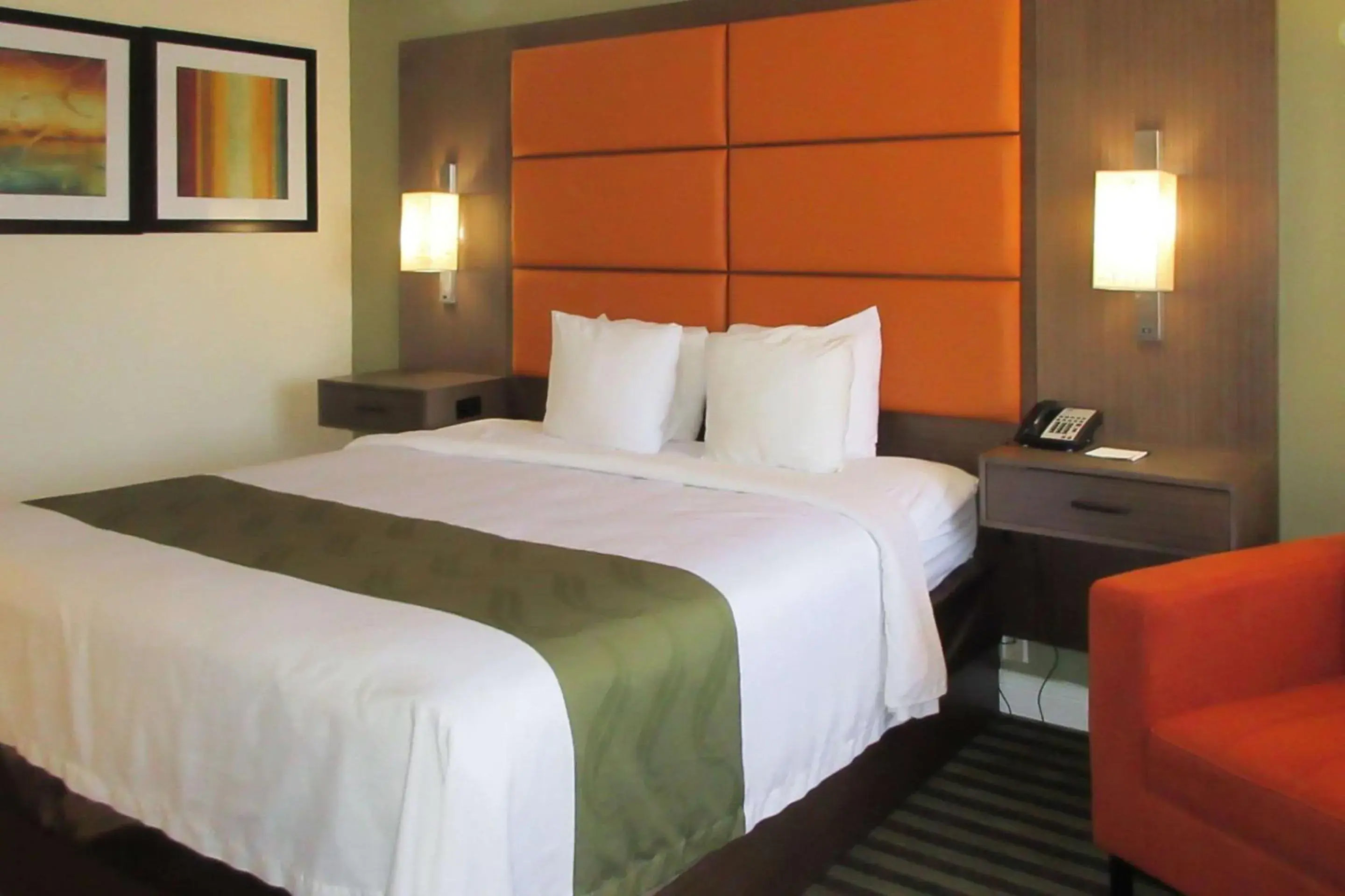 Photo of the whole room, Bed in Quality Inn Salinas Photo of the whole room, Bed in Quality Inn Salinas