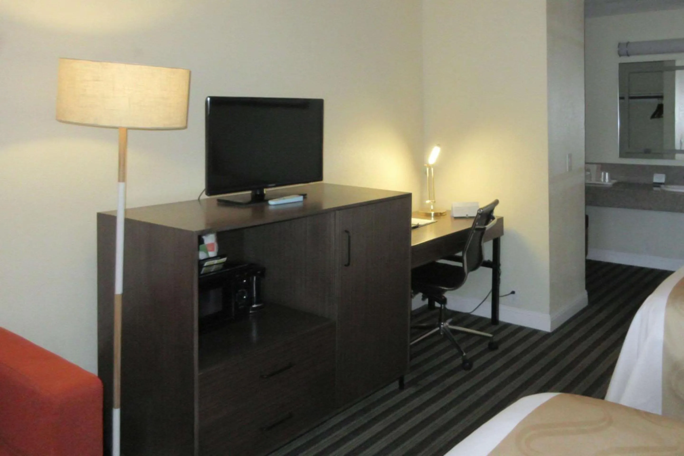 TV and multimedia, Bed in Quality Inn Salinas City Center Area