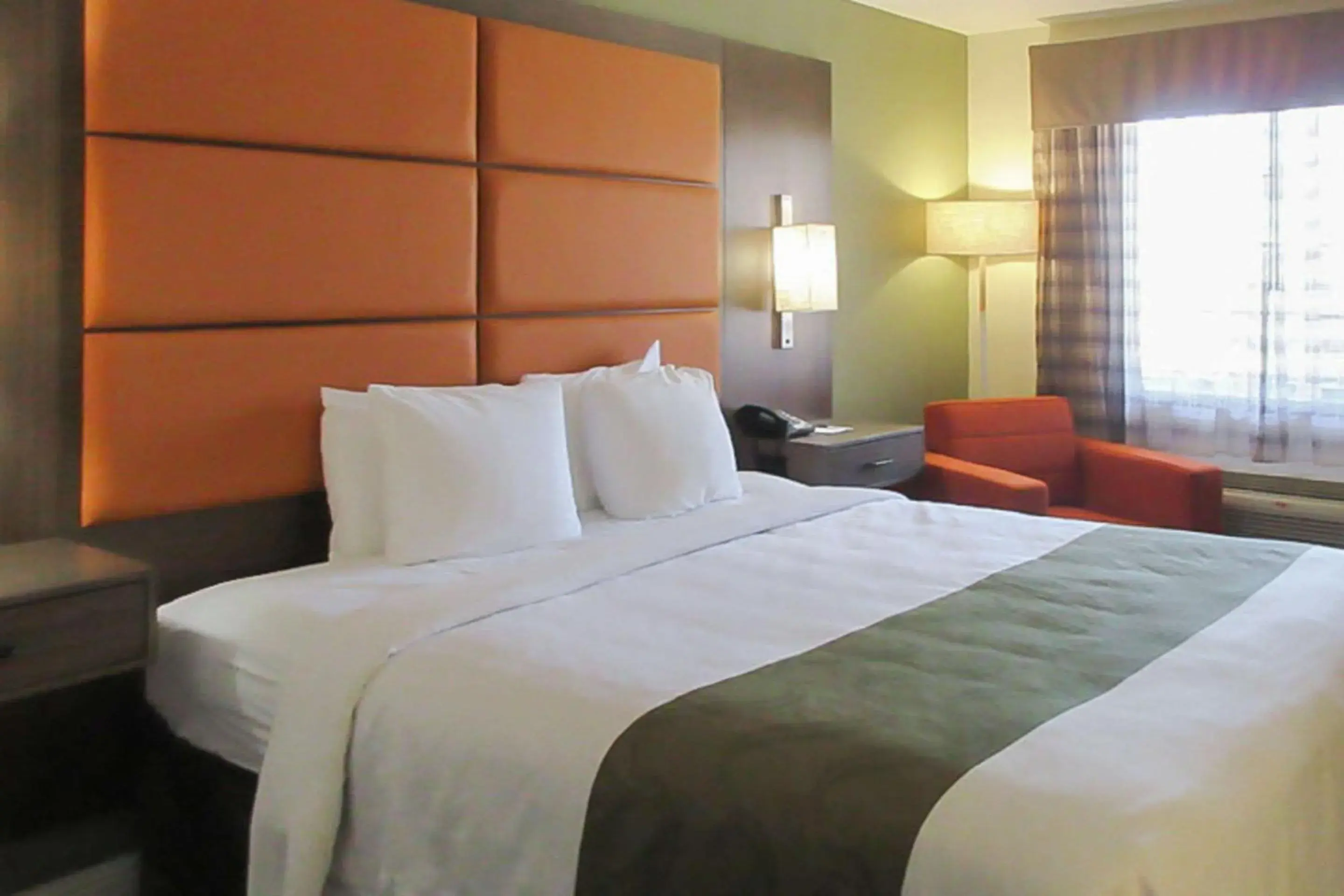 Bed in Quality Inn Salinas Bed in Quality Inn Salinas