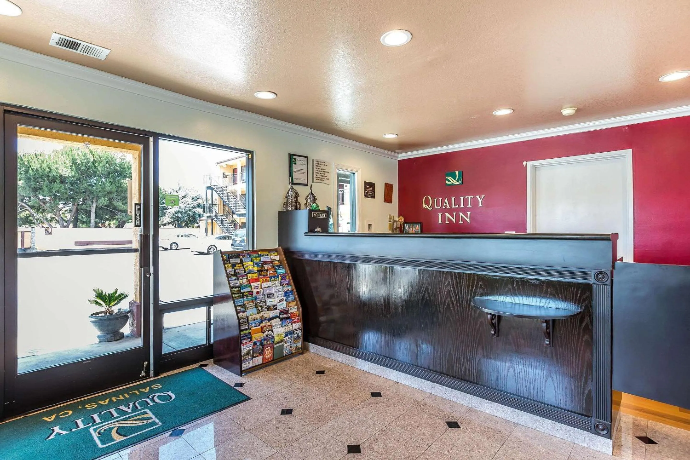 Lobby or reception in Quality Inn Salinas City Center Area