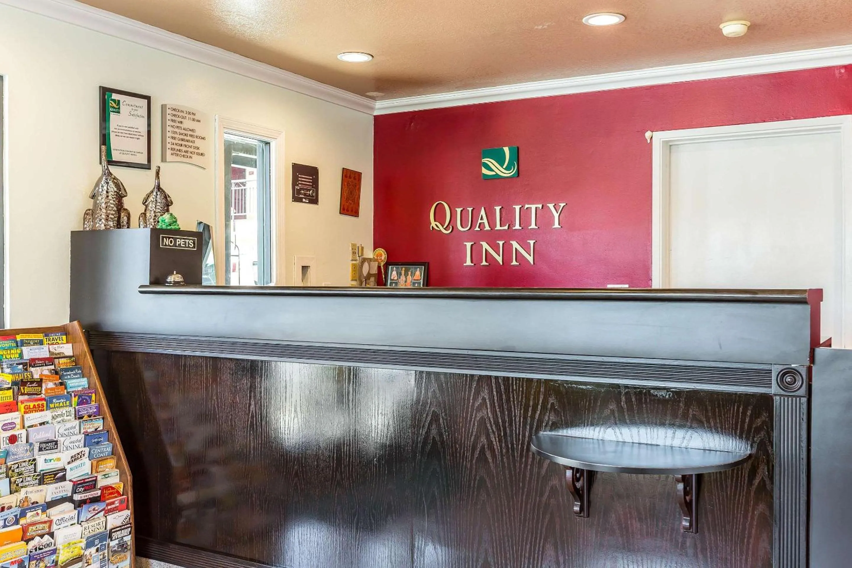 Lobby or reception in Quality Inn Salinas City Center Area