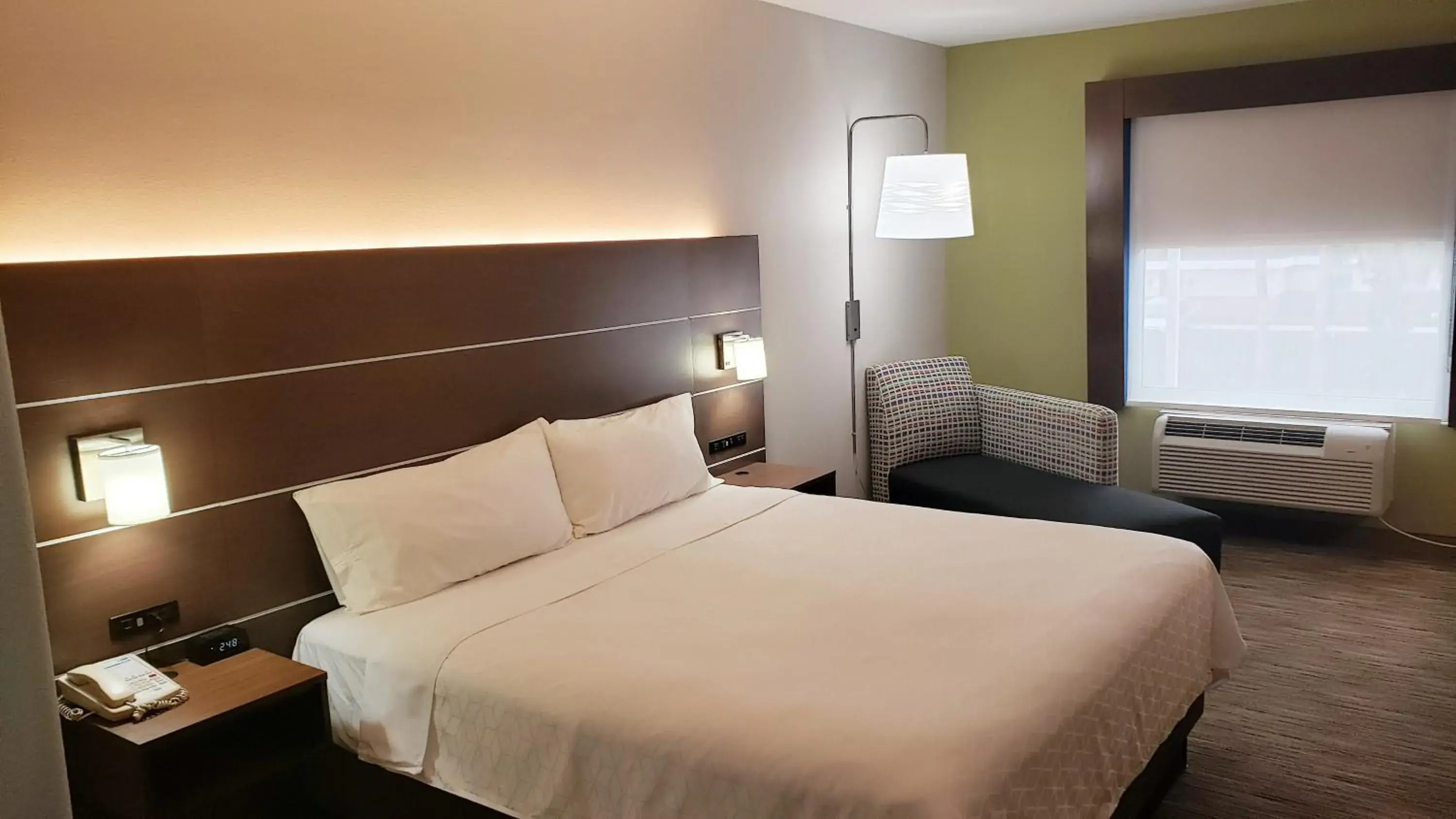 Bed in Holiday Inn Express Hotel and Suites Weslaco by IHG Bed in Holiday Inn Express Hotel and Suites Weslaco by IHG