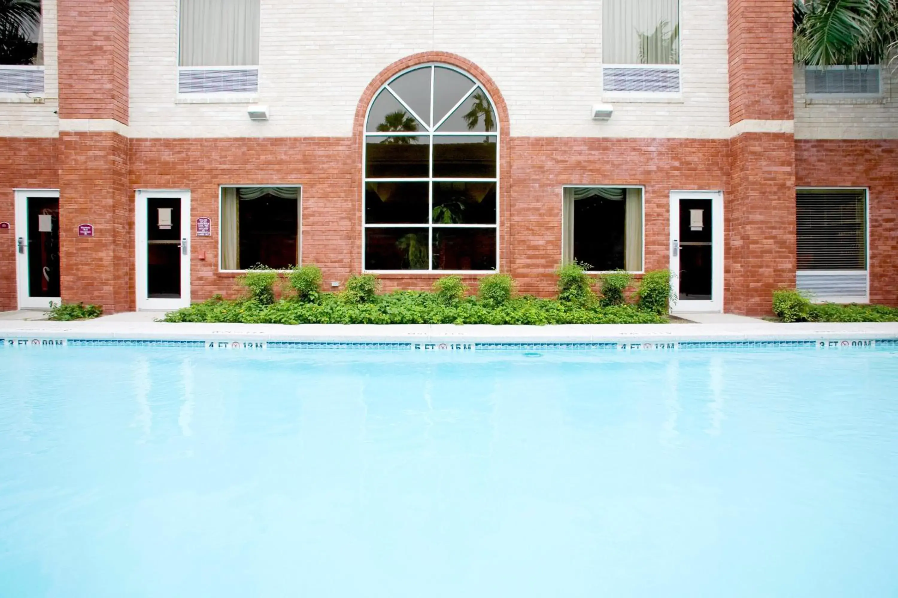 Swimming pool in Holiday Inn Express Hotel and Suites Weslaco by IHG Swimming pool in Holiday Inn Express Hotel and Suites Weslaco by IHG