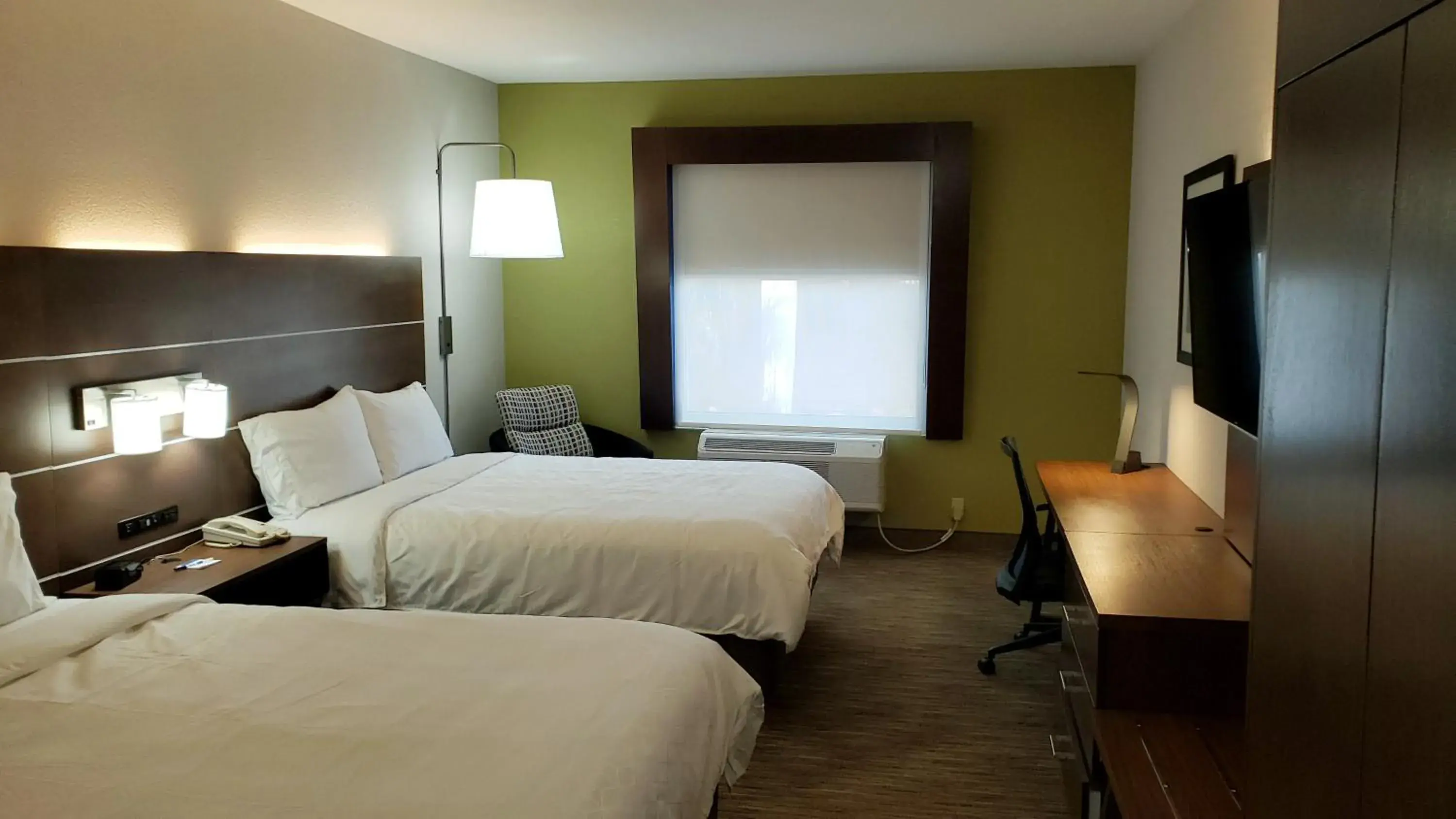 Bed in Holiday Inn Express Hotel and Suites Weslaco by IHG Bed in Holiday Inn Express Hotel and Suites Weslaco by IHG