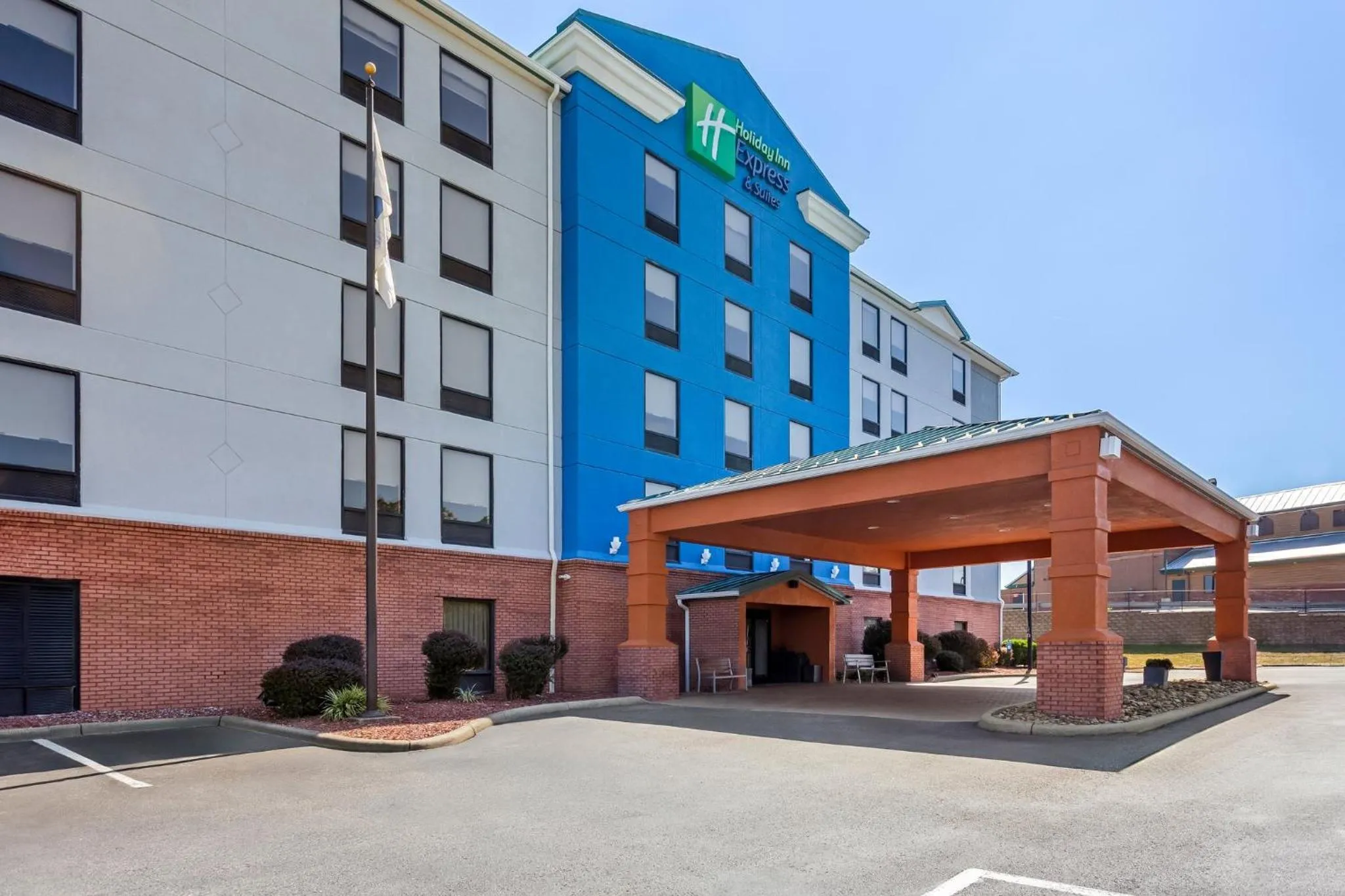 Property building in Holiday Inn Express Hotel & Suites Charleston-Southridge by IHG