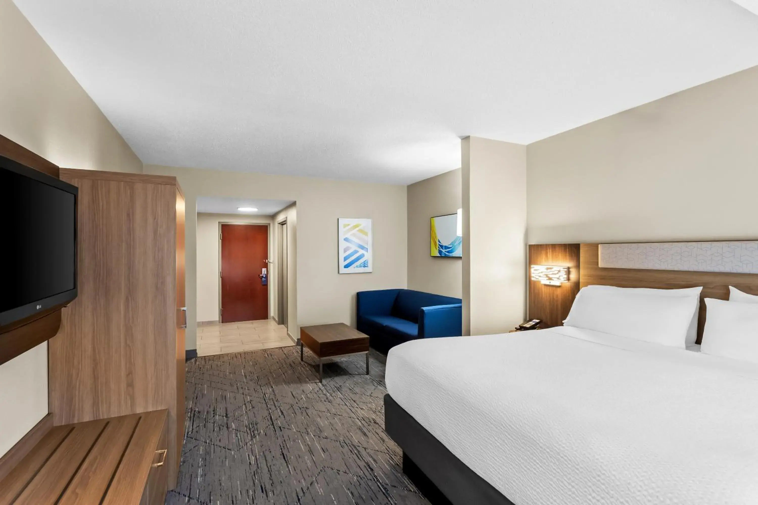 Suite with Mobility Accessible Tub - Non-Smoking in Holiday Inn Express Hotel & Suites Charleston-Southridge by IHG Suite with Mobility Accessible Tub - Non-Smoking in Holiday Inn Express Hotel & Suites Charleston-Southridge by IHG