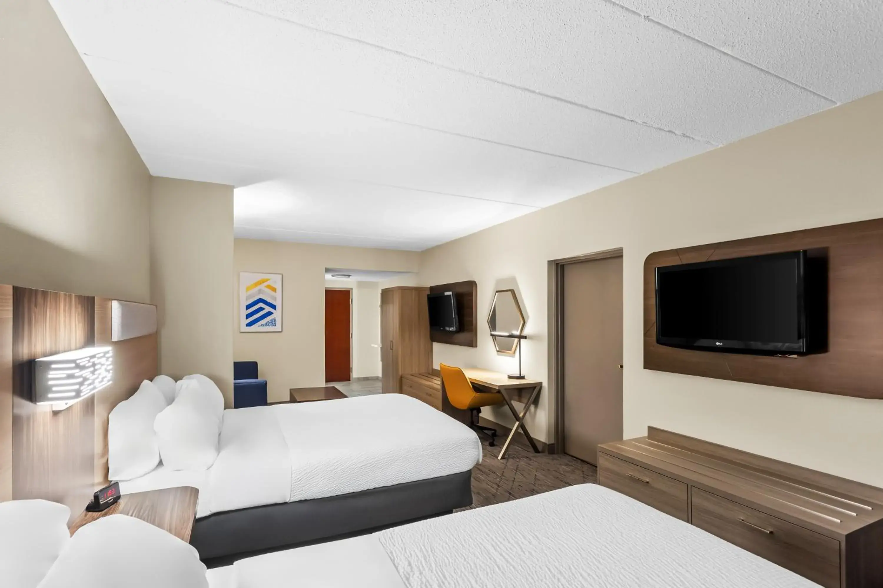Suite with Two Queen Beds in Holiday Inn Express Hotel & Suites Charleston-Southridge by IHG Suite with Two Queen Beds in Holiday Inn Express Hotel & Suites Charleston-Southridge by IHG