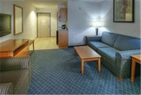 Bed in Holiday Inn Express Hotel & Suites Carlsbad by IHG
