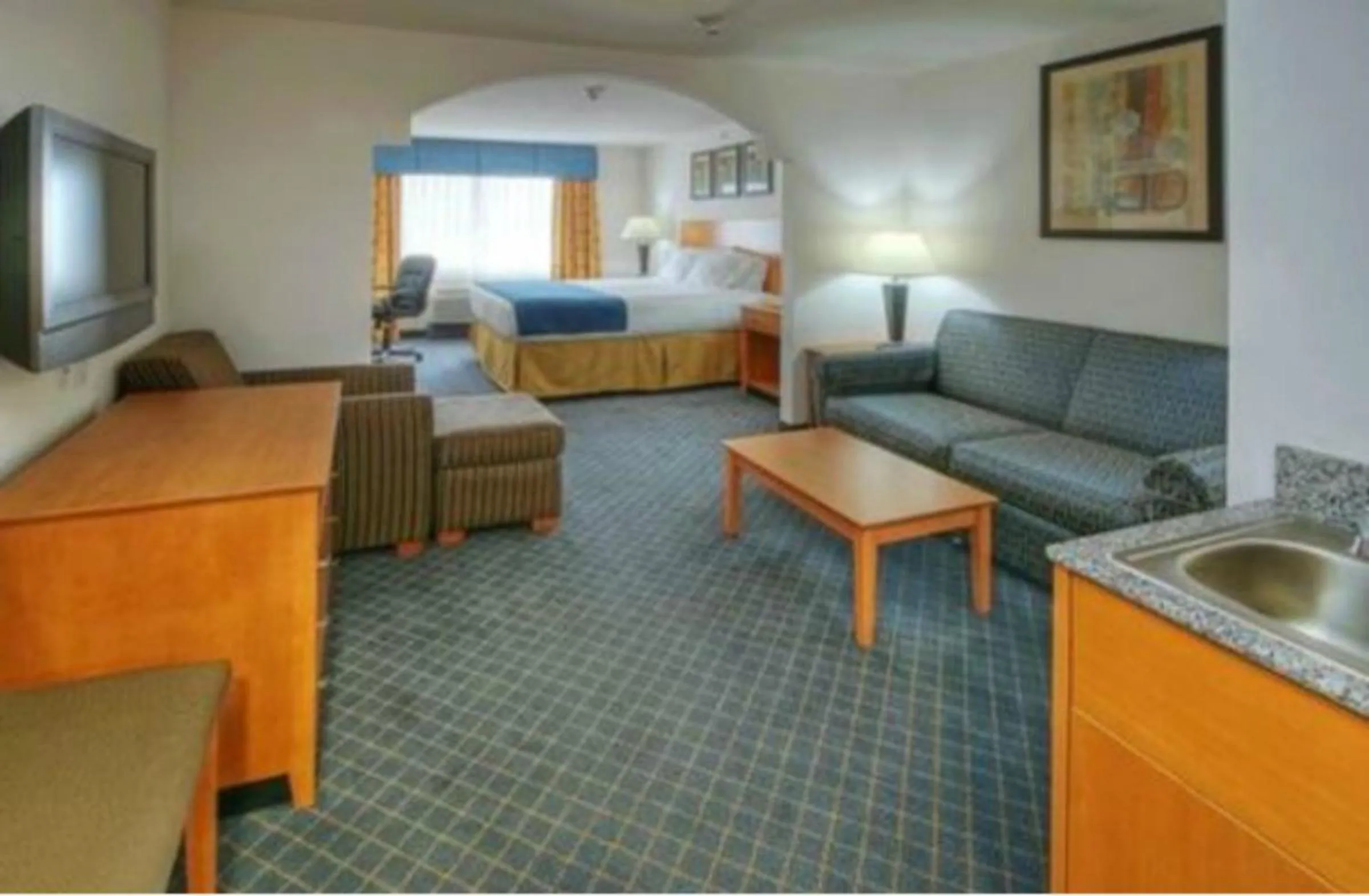 Bed in Holiday Inn Express Hotel & Suites Carlsbad by IHG