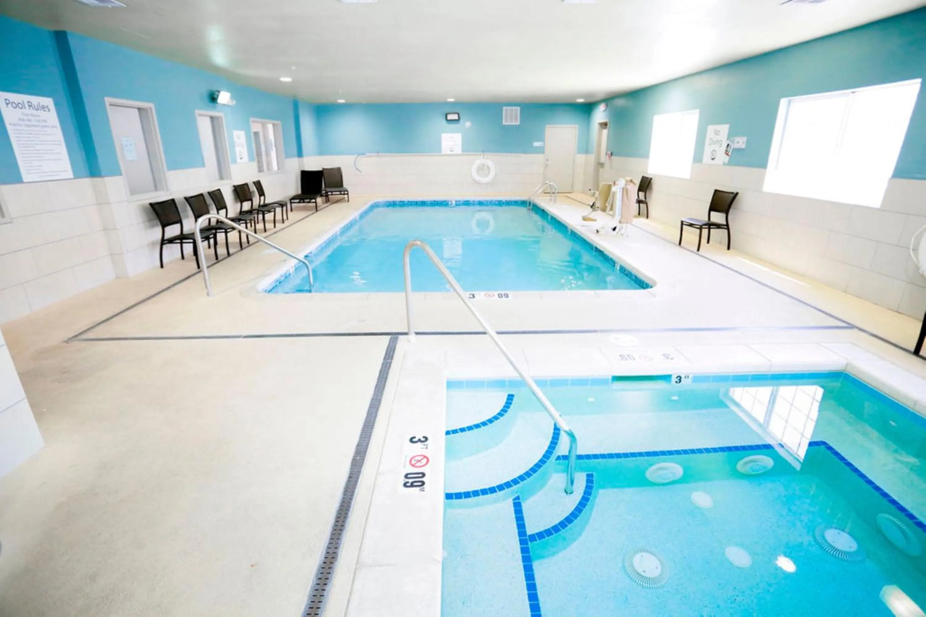 Swimming pool in Holiday Inn Express Hotel & Suites Carlsbad by IHG