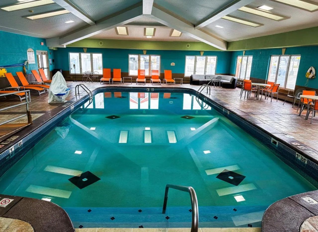 Swimming pool in Holiday Inn Express Hotel & Suites Port Clinton-Catawba Island by IHG