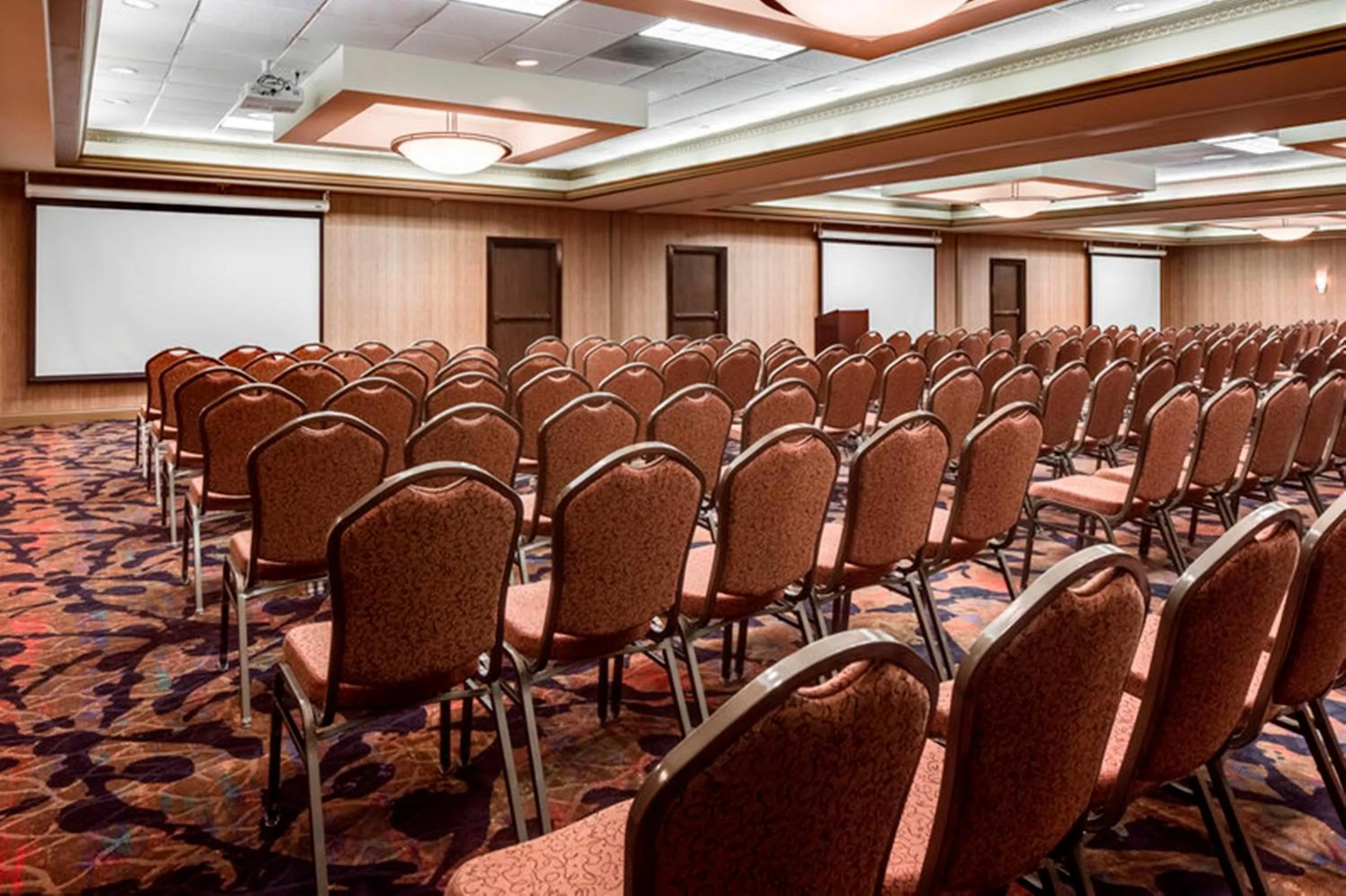Meeting/conference room in Holiday Inn Dubuque/Galena by IHG