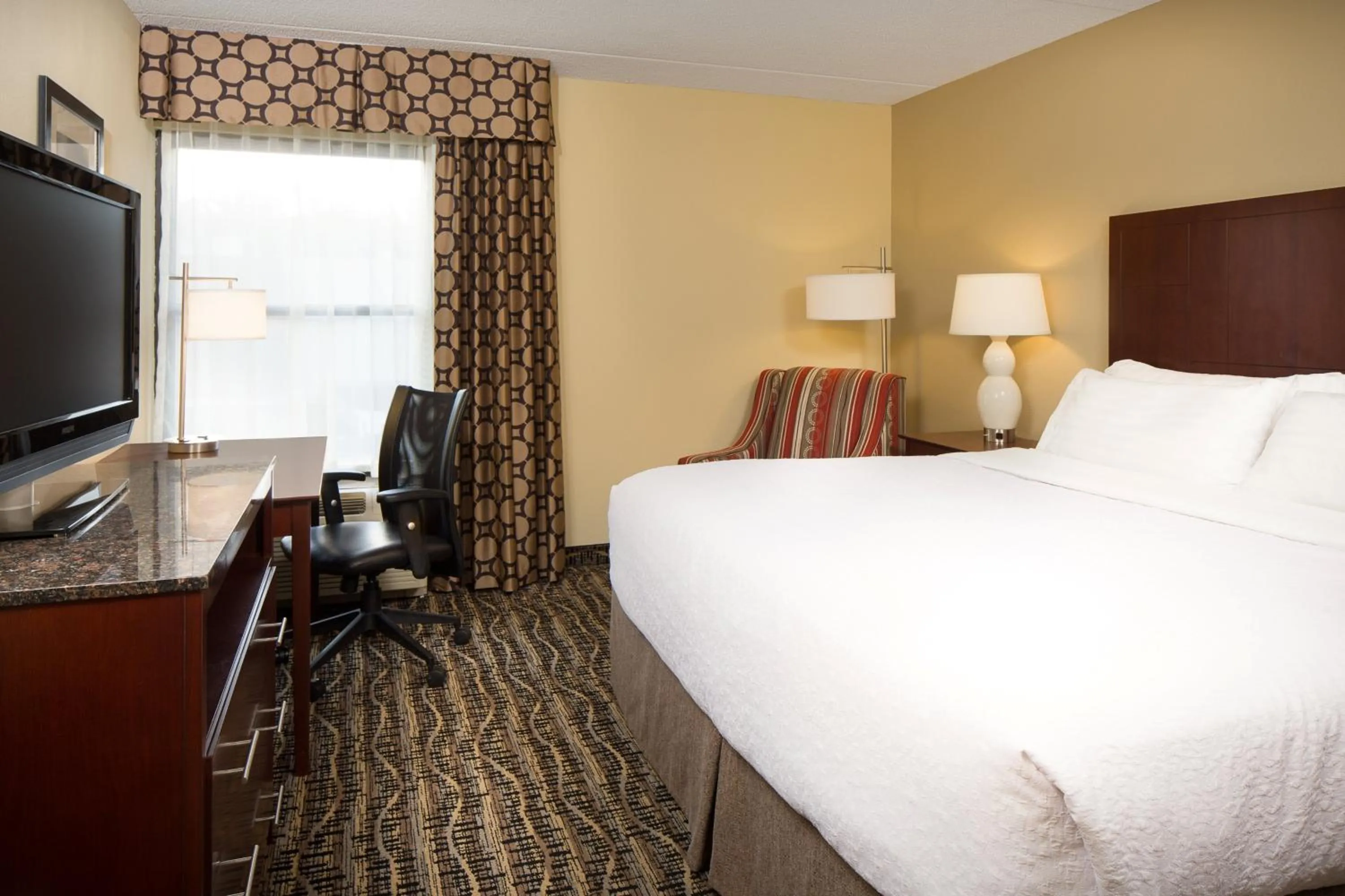 Photo of the whole room, Bed in Holiday Inn Dubuque/Galena by IHG