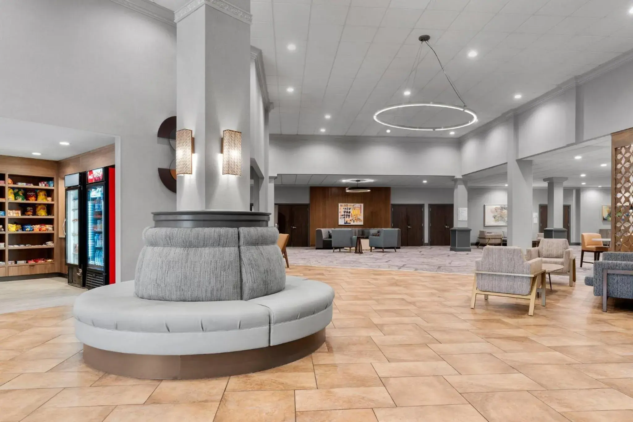 Property building in Holiday Inn Dubuque/Galena by IHG Property building in Holiday Inn Dubuque/Galena by IHG