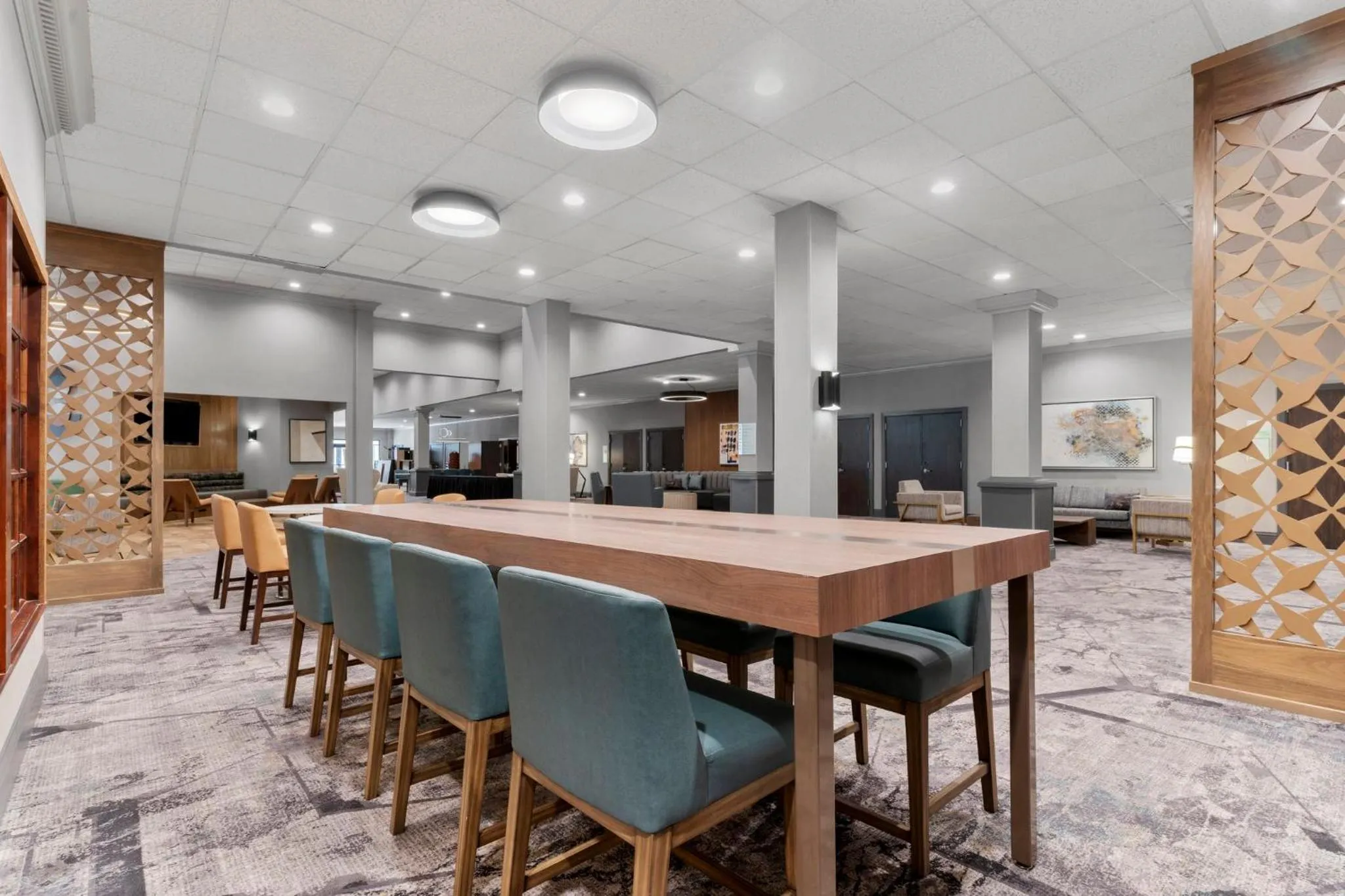 Property building in Holiday Inn Dubuque/Galena by IHG