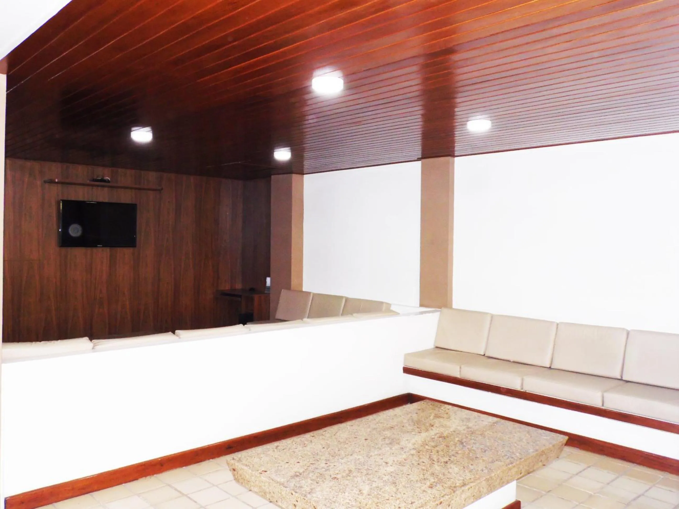 Communal lounge/ TV room in Itaparica Praia Hotel