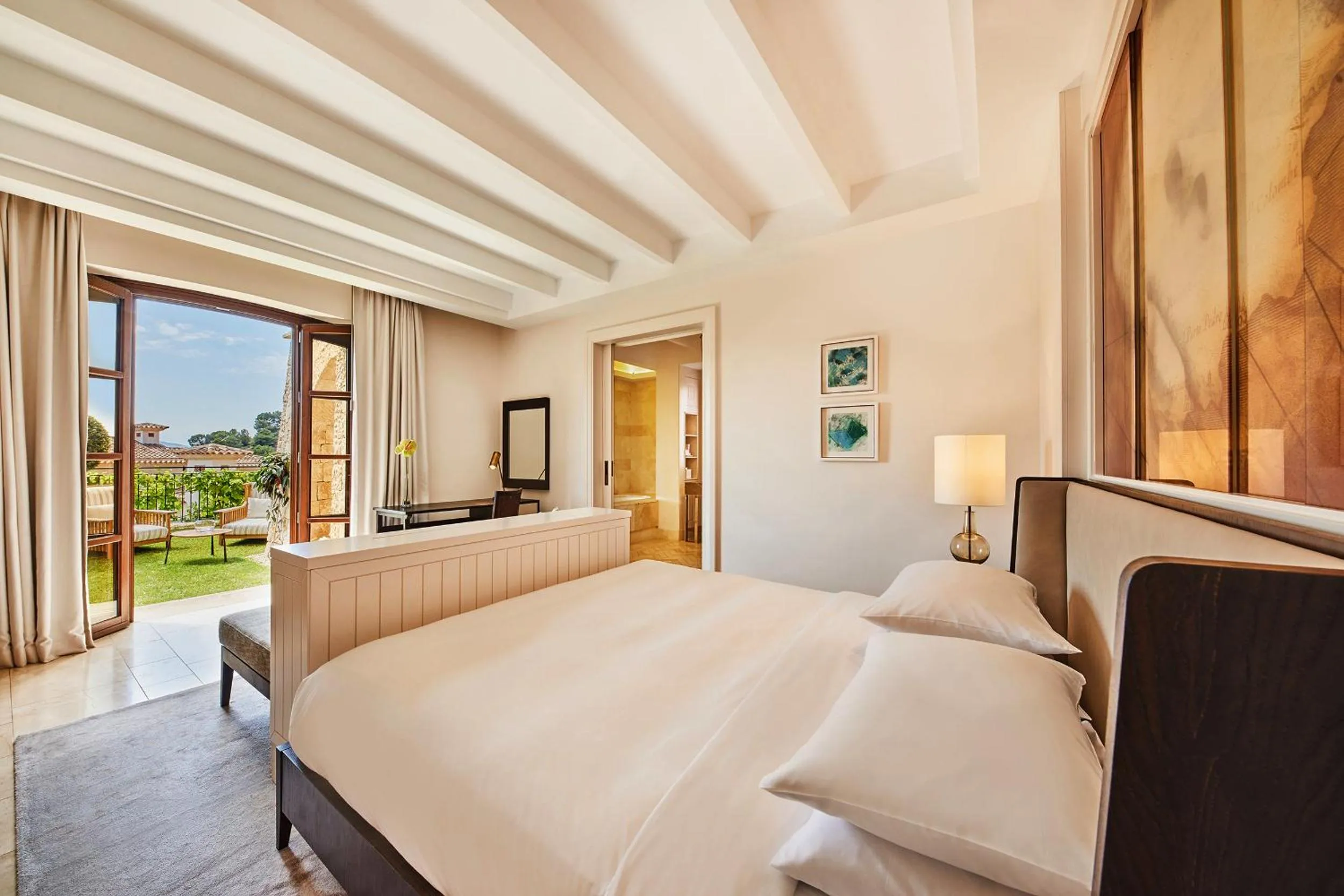 Garden view, Bed in CAP VERMELL GRAND HOTEL